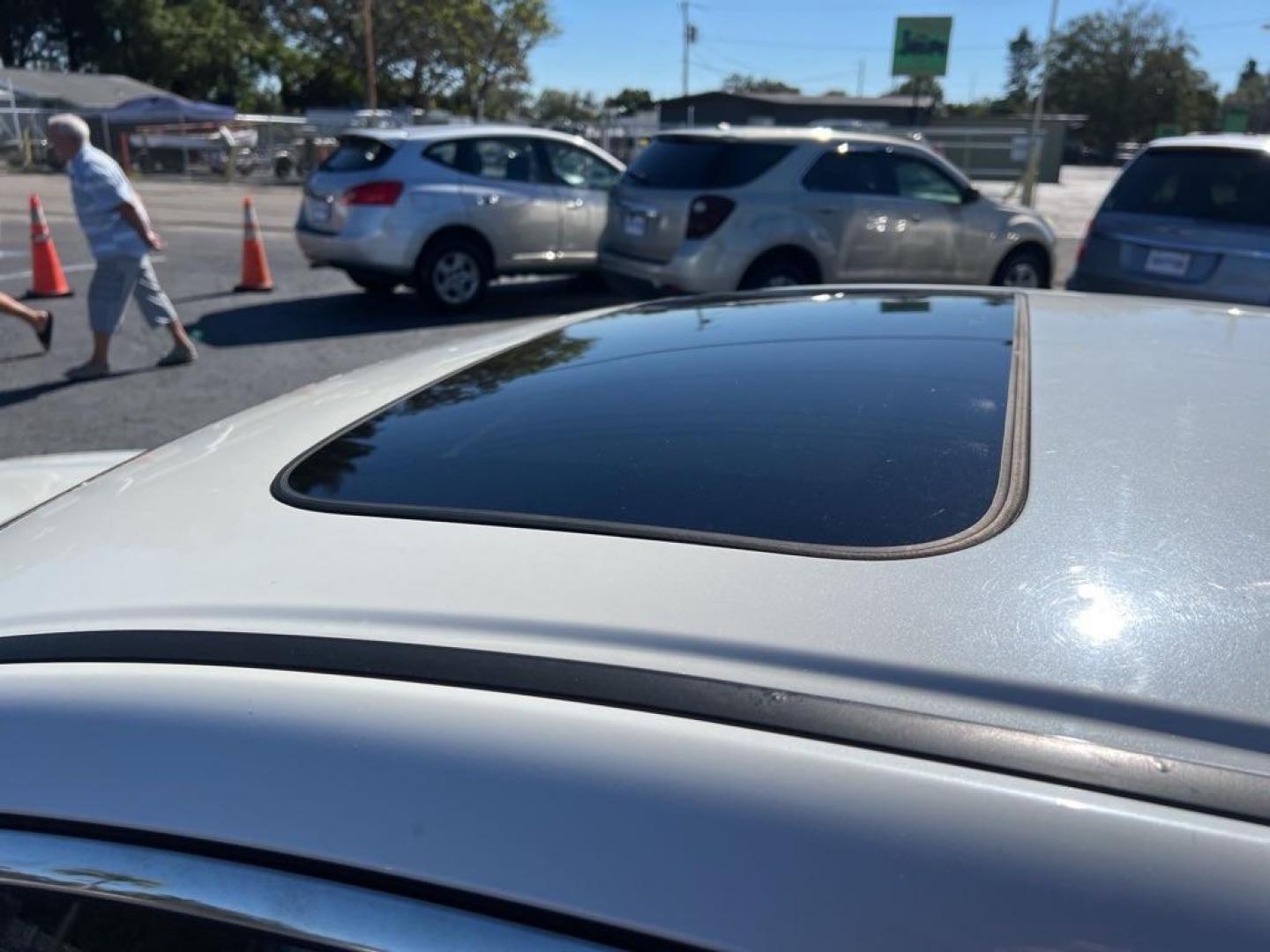 2011 WHITE HONDA ACCORD EXL (1HGCP3F85BA) with an 3.5L engine, Automatic transmission, located at 2929 9th St. West, Bradenton, 34205, (941) 242-2810, 27.473591, -82.570679 - Photo#12