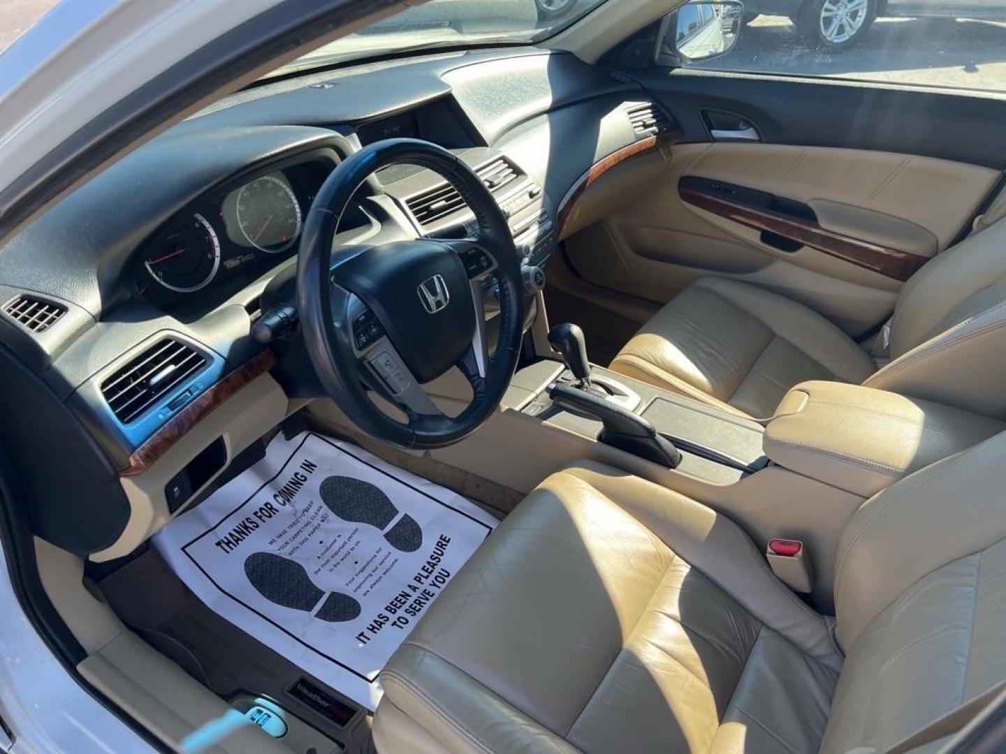 2011 WHITE HONDA ACCORD EXL (1HGCP3F85BA) with an 3.5L engine, Automatic transmission, located at 2929 9th St. West, Bradenton, 34205, (941) 242-2810, 27.473591, -82.570679 - Photo#13