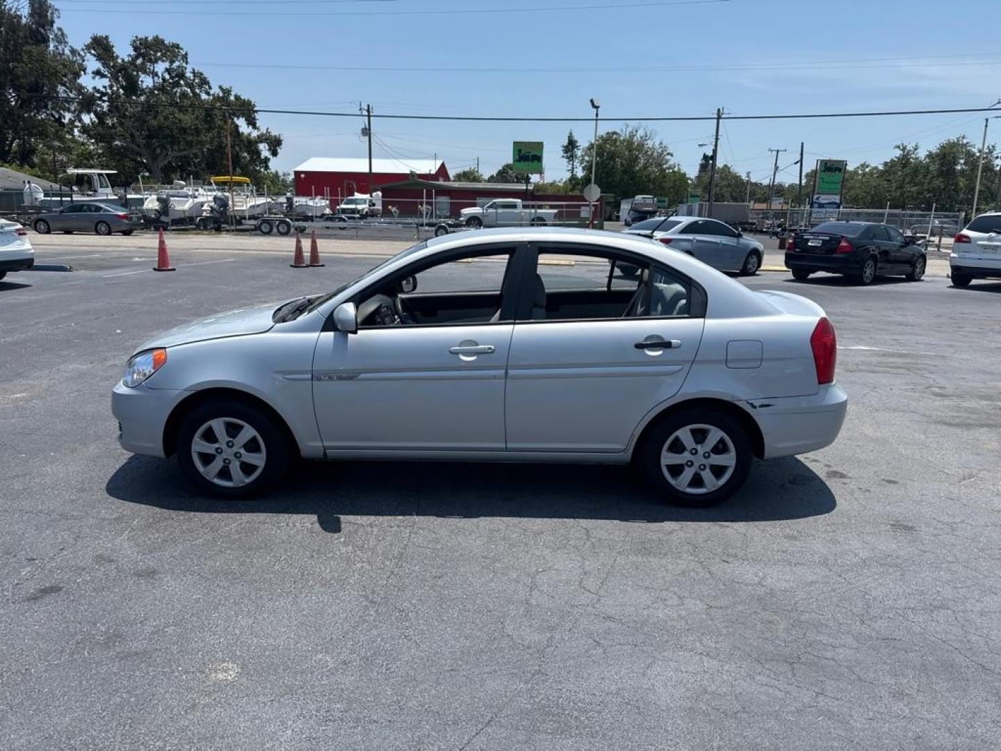 2011 SILVER HYUNDAI ACCENT GLS (KMHCN4AC3BU) with an 1.6L engine, Automatic transmission, located at 2929 9th St. West, Bradenton, 34205, (941) 242-2810, 27.473591, -82.570679 - Thanks for inquring into DriveNation USA! All vehicles listed can be viewed at www.drivenationusa.com for vehicle history reports and additonal info. We cannot quote any terms such as down payments or monthly payments without an application. You can apply directly at www.drivenationusa.com or by con - Photo#5
