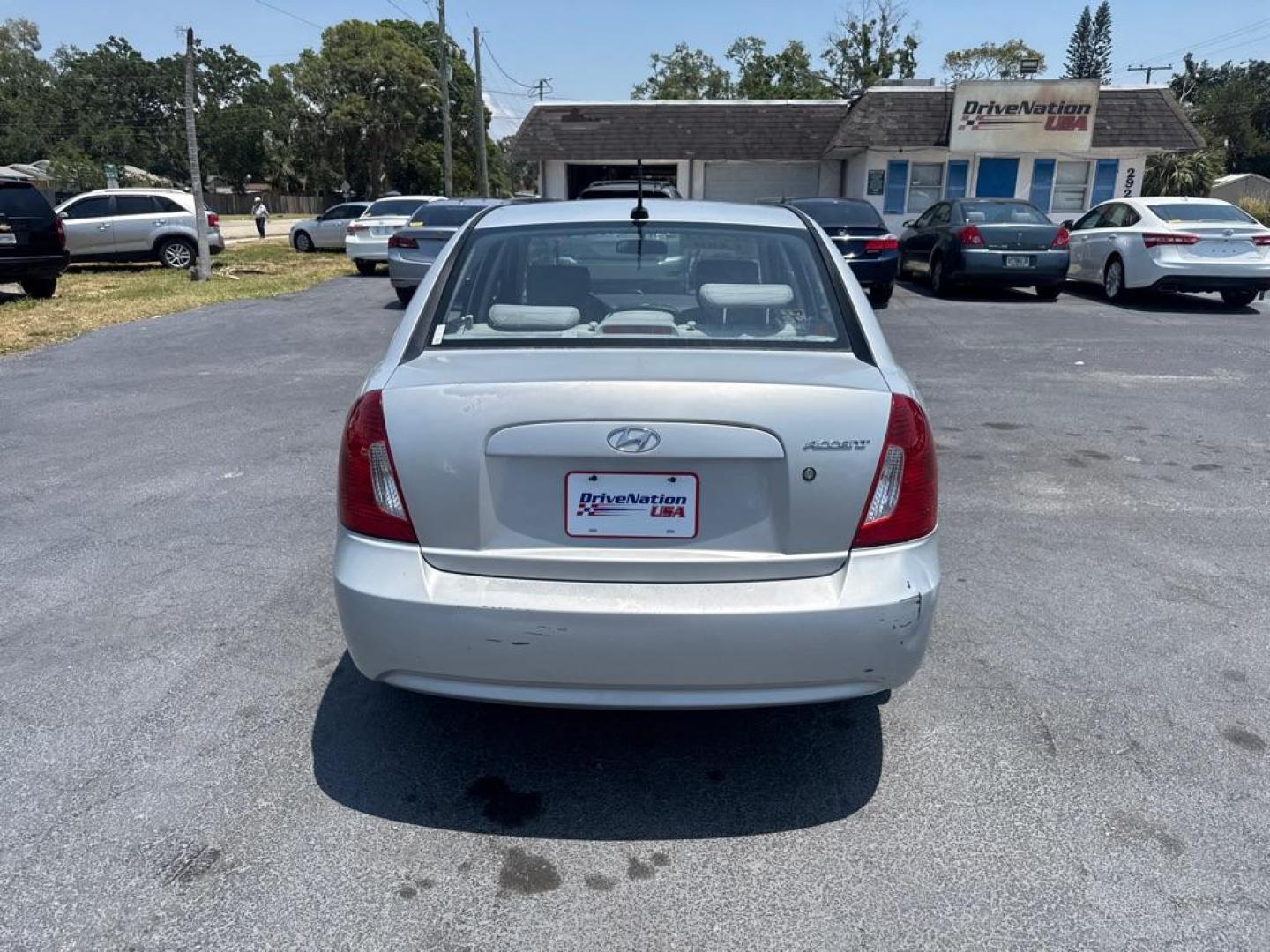 2011 SILVER HYUNDAI ACCENT GLS (KMHCN4AC3BU) with an 1.6L engine, Automatic transmission, located at 2929 9th St. West, Bradenton, 34205, (941) 242-2810, 27.473591, -82.570679 - Thanks for inquring into DriveNation USA! All vehicles listed can be viewed at www.drivenationusa.com for vehicle history reports and additonal info. We cannot quote any terms such as down payments or monthly payments without an application. You can apply directly at www.drivenationusa.com or by con - Photo#7