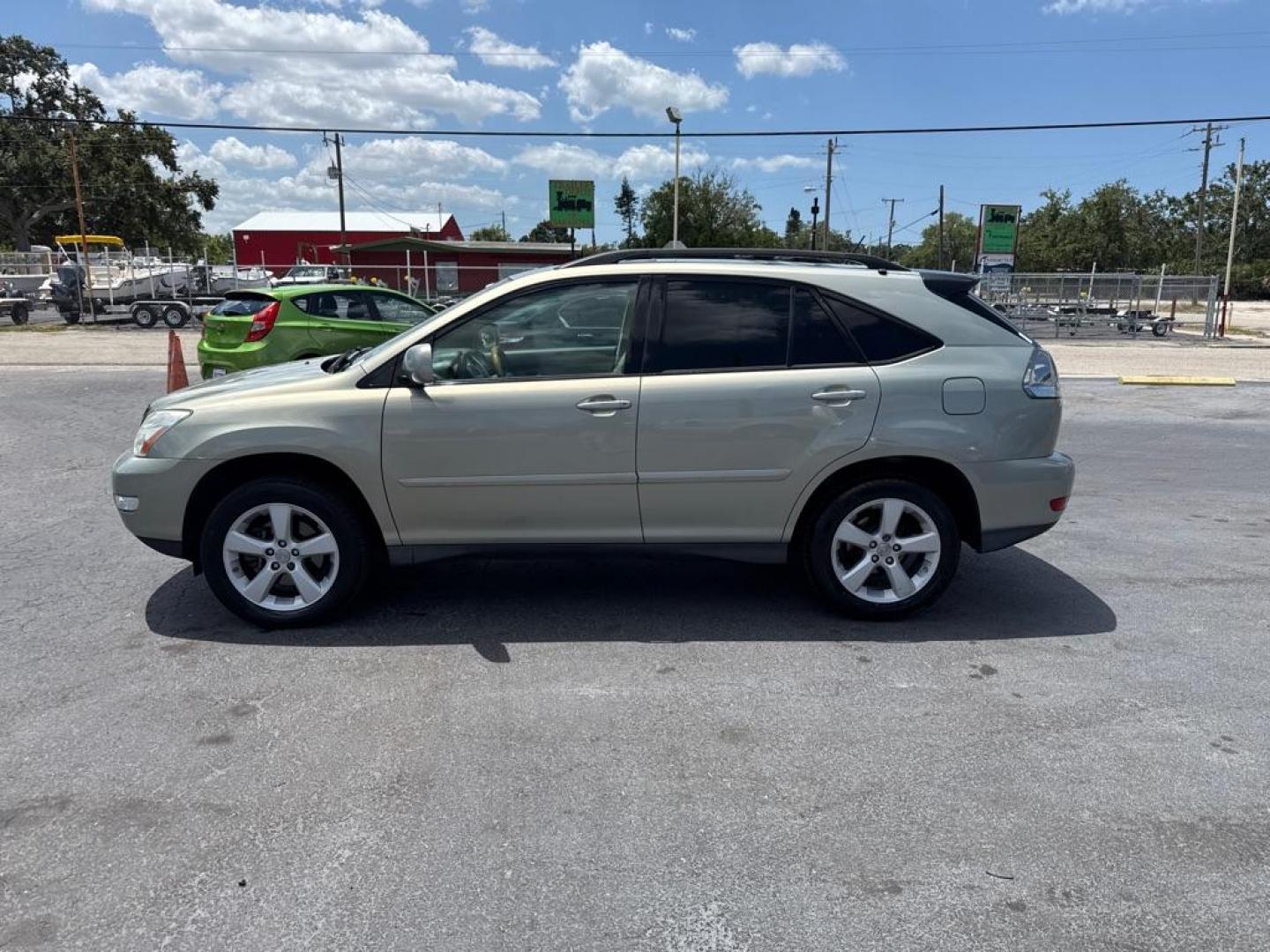 2007 SILVER LEXUS RX 350 (2T2GK31U67C) with an 3.5L engine, Automatic transmission, located at 2929 9th St. West, Bradenton, 34205, (941) 242-2810, 27.473591, -82.570679 - Thanks for inquring into DriveNation USA! All vehicles listed can be viewed at www.drivenationusa.com for vehicle history reports and additonal info. We cannot quote any terms such as down payments or monthly payments without an application. You can apply directly at www.drivenationusa.com or by con - Photo#4