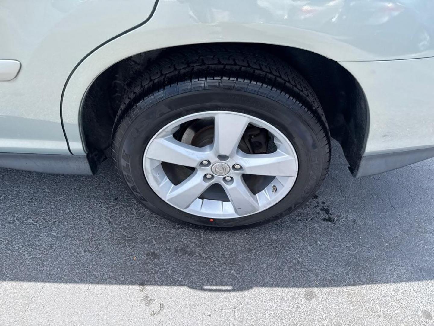 2007 SILVER LEXUS RX 350 (2T2GK31U67C) with an 3.5L engine, Automatic transmission, located at 2929 9th St. West, Bradenton, 34205, (941) 242-2810, 27.473591, -82.570679 - Thanks for inquring into DriveNation USA! All vehicles listed can be viewed at www.drivenationusa.com for vehicle history reports and additonal info. We cannot quote any terms such as down payments or monthly payments without an application. You can apply directly at www.drivenationusa.com or by con - Photo#9