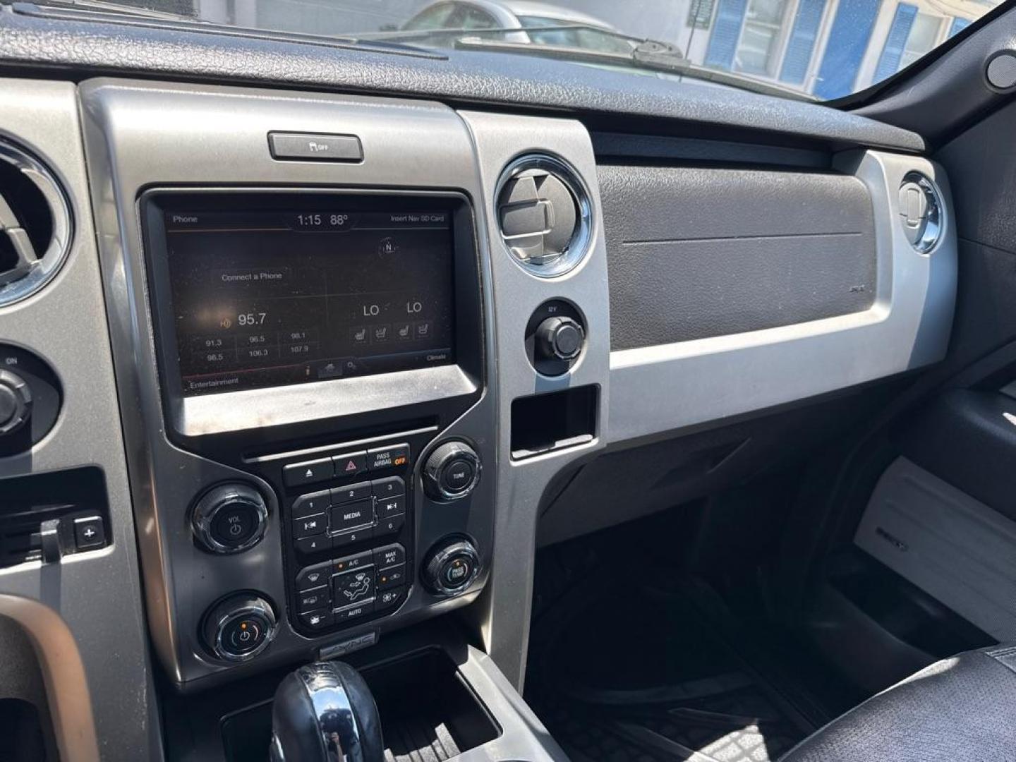 2013 GRAY FORD F150 SUPERCREW (1FTFW1CF2DF) with an 5.0L engine, Automatic transmission, located at 2929 9th St. West, Bradenton, 34205, (941) 242-2810, 27.473591, -82.570679 - Thanks for inquring into DriveNation USA! All vehicles listed can be viewed at www.drivenationusa.com for vehicle history reports and additonal info. We cannot quote any terms such as down payments or monthly payments without an application. You can apply directly at www.drivenationusa.com or by con - Photo#13