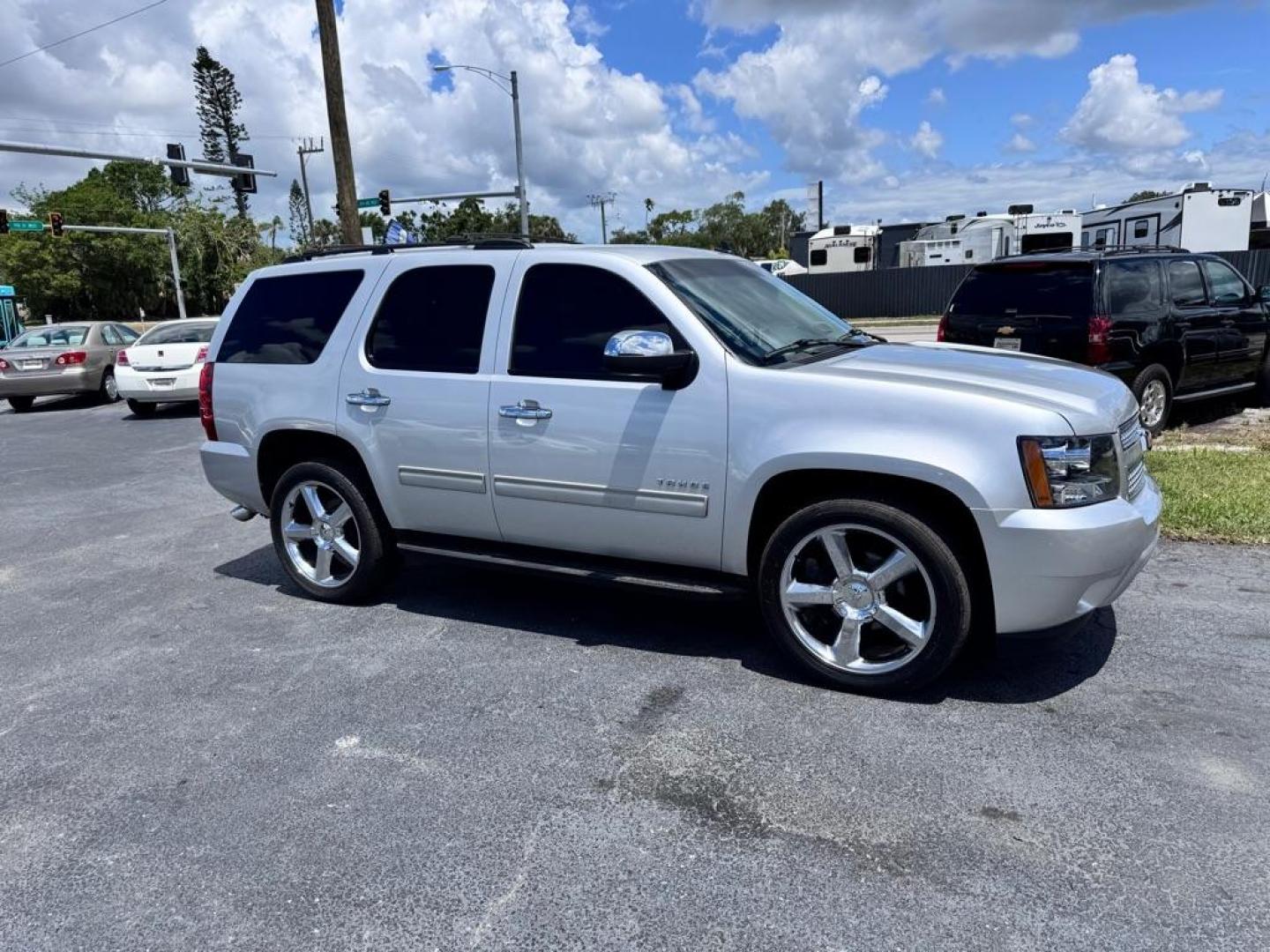 2014 SILVER CHEVROLET TAHOE 1500 LS (1GNSCAE01ER) with an 5.3L engine, Automatic transmission, located at 2929 9th St. West, Bradenton, 34205, (941) 242-2810, 27.473591, -82.570679 - Thanks for inquring into DriveNation USA! All vehicles listed can be viewed at www.drivenationusa.com for vehicle history reports and additonal info. We cannot quote any terms such as down payments or monthly payments without an application. You can apply directly at www.drivenationusa.com or by con - Photo#1