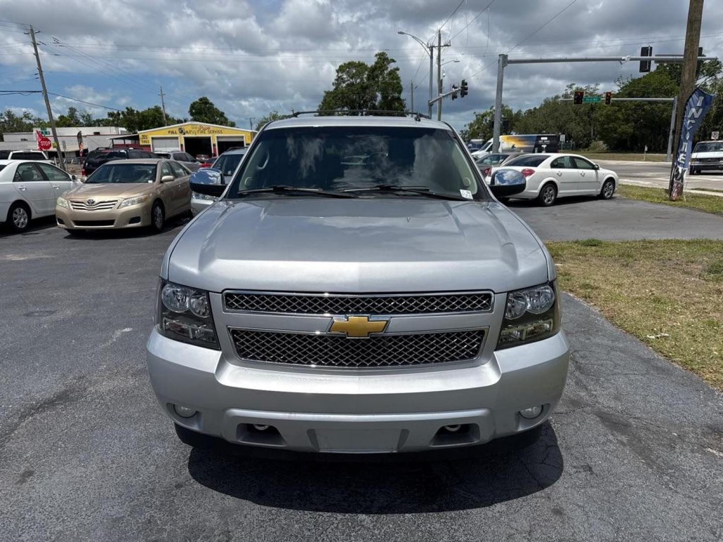 2014 SILVER CHEVROLET TAHOE 1500 LS (1GNSCAE01ER) with an 5.3L engine, Automatic transmission, located at 2929 9th St. West, Bradenton, 34205, (941) 242-2810, 27.473591, -82.570679 - Thanks for inquring into DriveNation USA! All vehicles listed can be viewed at www.drivenationusa.com for vehicle history reports and additonal info. We cannot quote any terms such as down payments or monthly payments without an application. You can apply directly at www.drivenationusa.com or by con - Photo#2