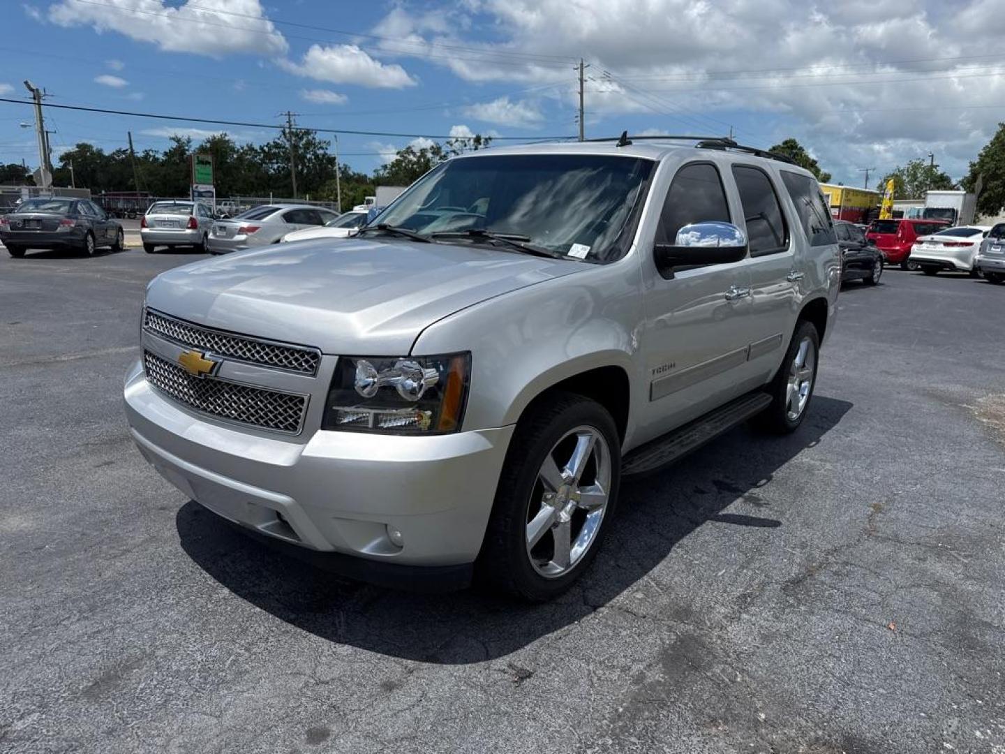 2014 SILVER CHEVROLET TAHOE 1500 LS (1GNSCAE01ER) with an 5.3L engine, Automatic transmission, located at 2929 9th St. West, Bradenton, 34205, (941) 242-2810, 27.473591, -82.570679 - Thanks for inquring into DriveNation USA! All vehicles listed can be viewed at www.drivenationusa.com for vehicle history reports and additonal info. We cannot quote any terms such as down payments or monthly payments without an application. You can apply directly at www.drivenationusa.com or by con - Photo#3