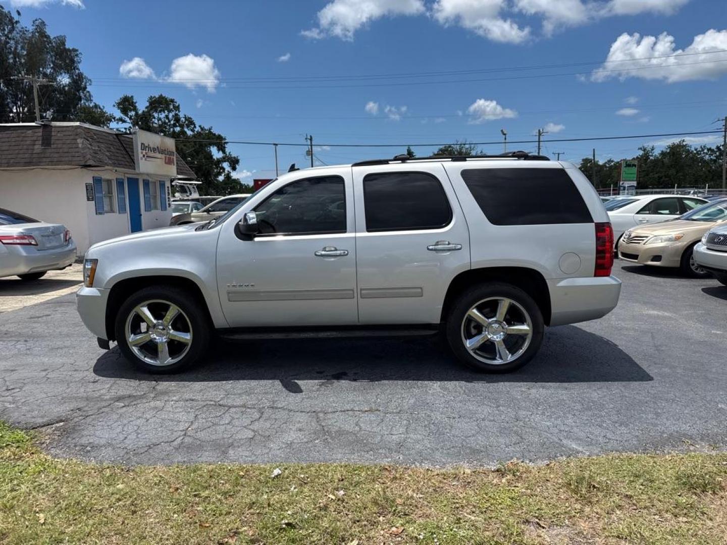 2014 SILVER CHEVROLET TAHOE 1500 LS (1GNSCAE01ER) with an 5.3L engine, Automatic transmission, located at 2929 9th St. West, Bradenton, 34205, (941) 242-2810, 27.473591, -82.570679 - Thanks for inquring into DriveNation USA! All vehicles listed can be viewed at www.drivenationusa.com for vehicle history reports and additonal info. We cannot quote any terms such as down payments or monthly payments without an application. You can apply directly at www.drivenationusa.com or by con - Photo#4