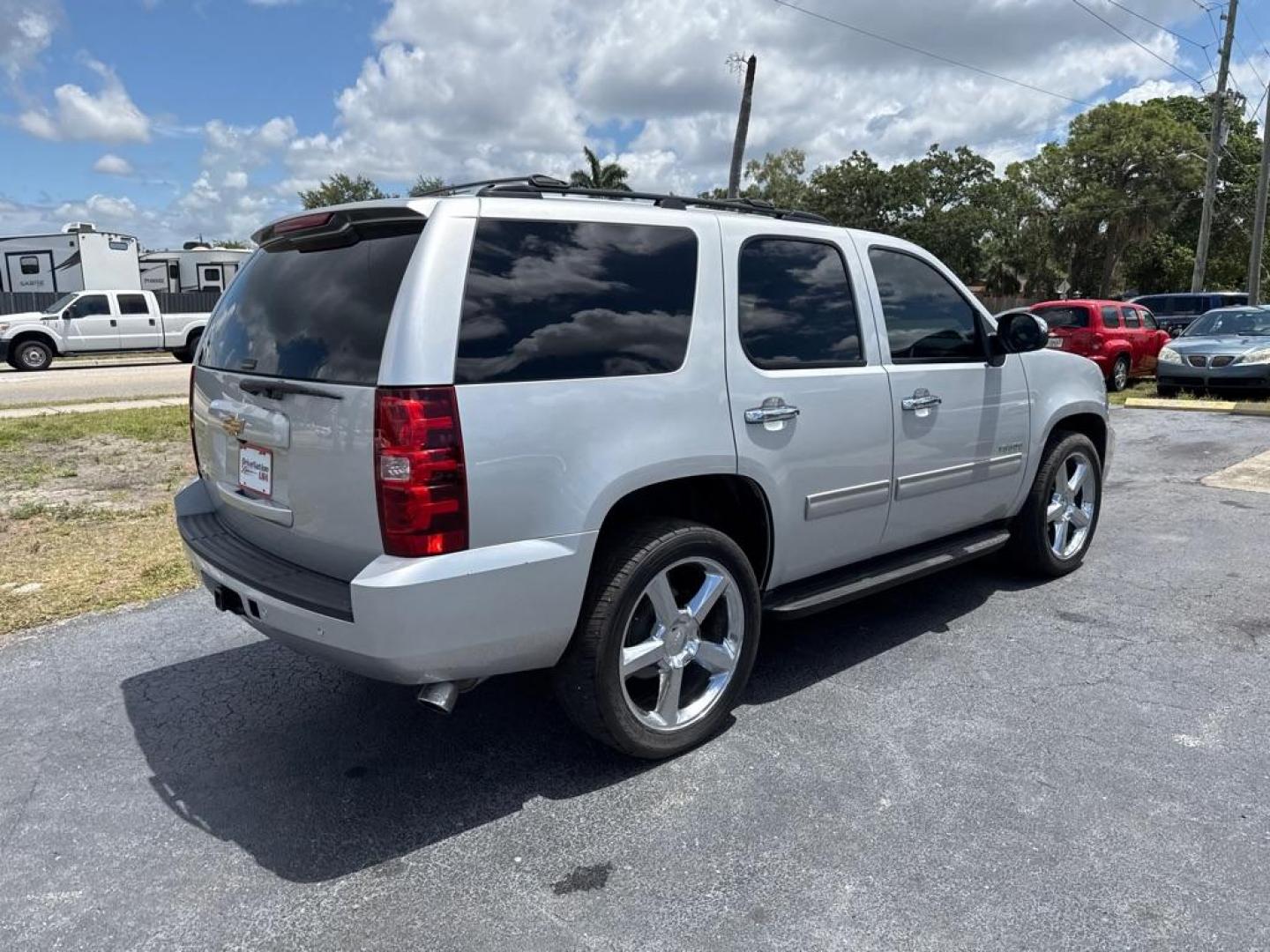 2014 SILVER CHEVROLET TAHOE 1500 LS (1GNSCAE01ER) with an 5.3L engine, Automatic transmission, located at 2929 9th St. West, Bradenton, 34205, (941) 242-2810, 27.473591, -82.570679 - Thanks for inquring into DriveNation USA! All vehicles listed can be viewed at www.drivenationusa.com for vehicle history reports and additonal info. We cannot quote any terms such as down payments or monthly payments without an application. You can apply directly at www.drivenationusa.com or by con - Photo#7