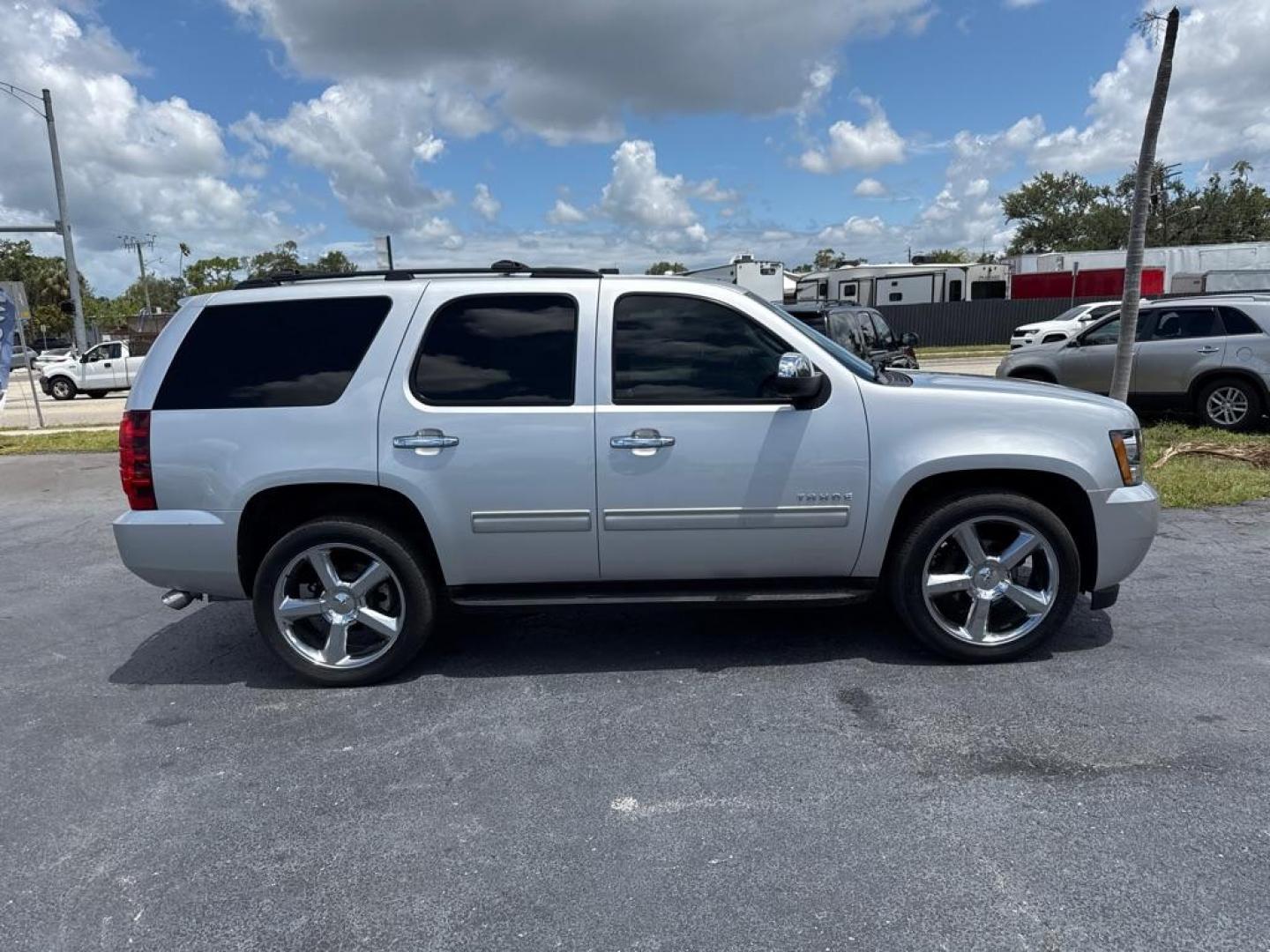 2014 SILVER CHEVROLET TAHOE 1500 LS (1GNSCAE01ER) with an 5.3L engine, Automatic transmission, located at 2929 9th St. West, Bradenton, 34205, (941) 242-2810, 27.473591, -82.570679 - Thanks for inquring into DriveNation USA! All vehicles listed can be viewed at www.drivenationusa.com for vehicle history reports and additonal info. We cannot quote any terms such as down payments or monthly payments without an application. You can apply directly at www.drivenationusa.com or by con - Photo#8