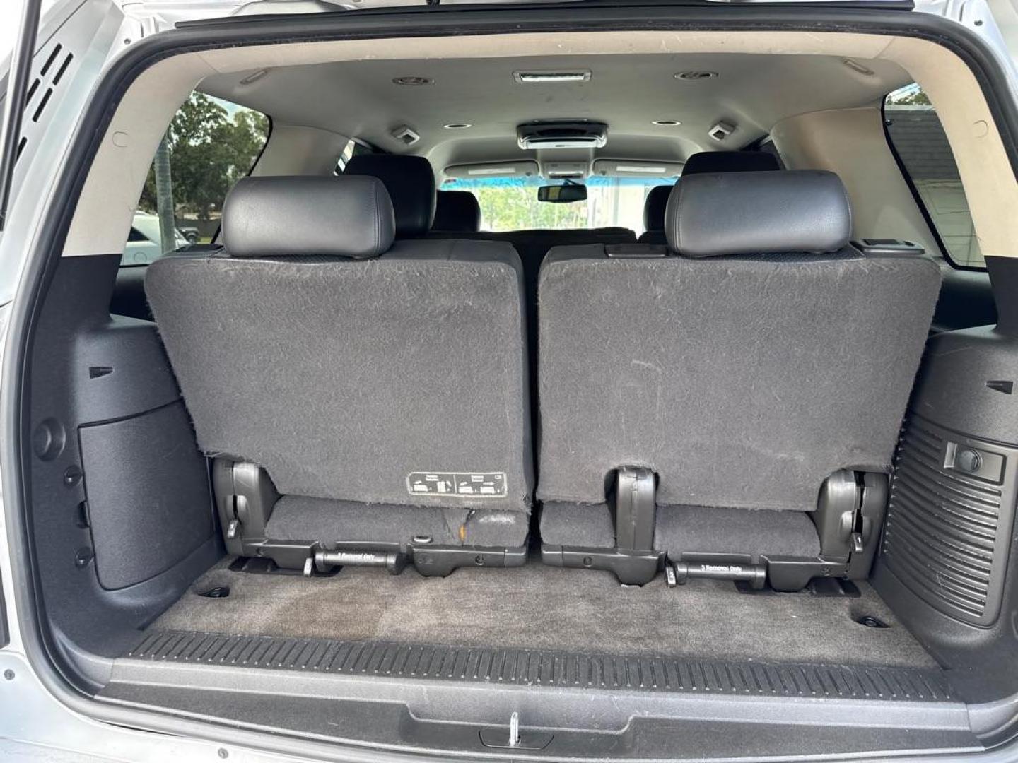 2014 SILVER CHEVROLET TAHOE 1500 LS (1GNSCAE01ER) with an 5.3L engine, Automatic transmission, located at 2929 9th St. West, Bradenton, 34205, (941) 242-2810, 27.473591, -82.570679 - Thanks for inquring into DriveNation USA! All vehicles listed can be viewed at www.drivenationusa.com for vehicle history reports and additonal info. We cannot quote any terms such as down payments or monthly payments without an application. You can apply directly at www.drivenationusa.com or by con - Photo#9