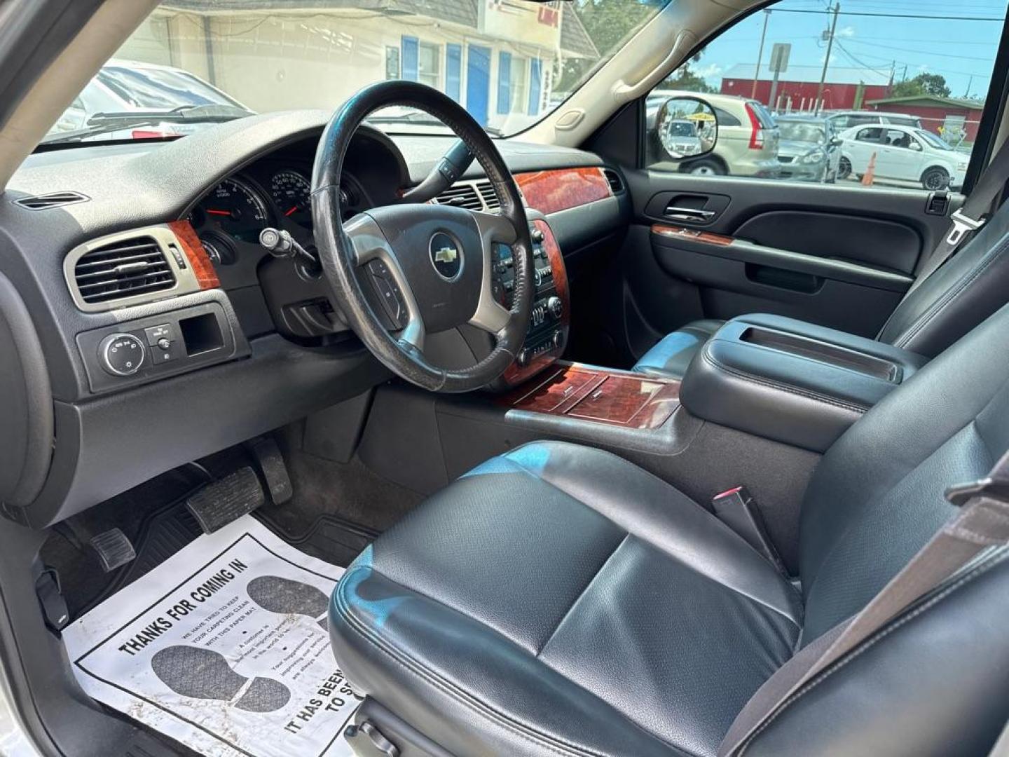2014 SILVER CHEVROLET TAHOE 1500 LS (1GNSCAE01ER) with an 5.3L engine, Automatic transmission, located at 2929 9th St. West, Bradenton, 34205, (941) 242-2810, 27.473591, -82.570679 - Thanks for inquring into DriveNation USA! All vehicles listed can be viewed at www.drivenationusa.com for vehicle history reports and additonal info. We cannot quote any terms such as down payments or monthly payments without an application. You can apply directly at www.drivenationusa.com or by con - Photo#10