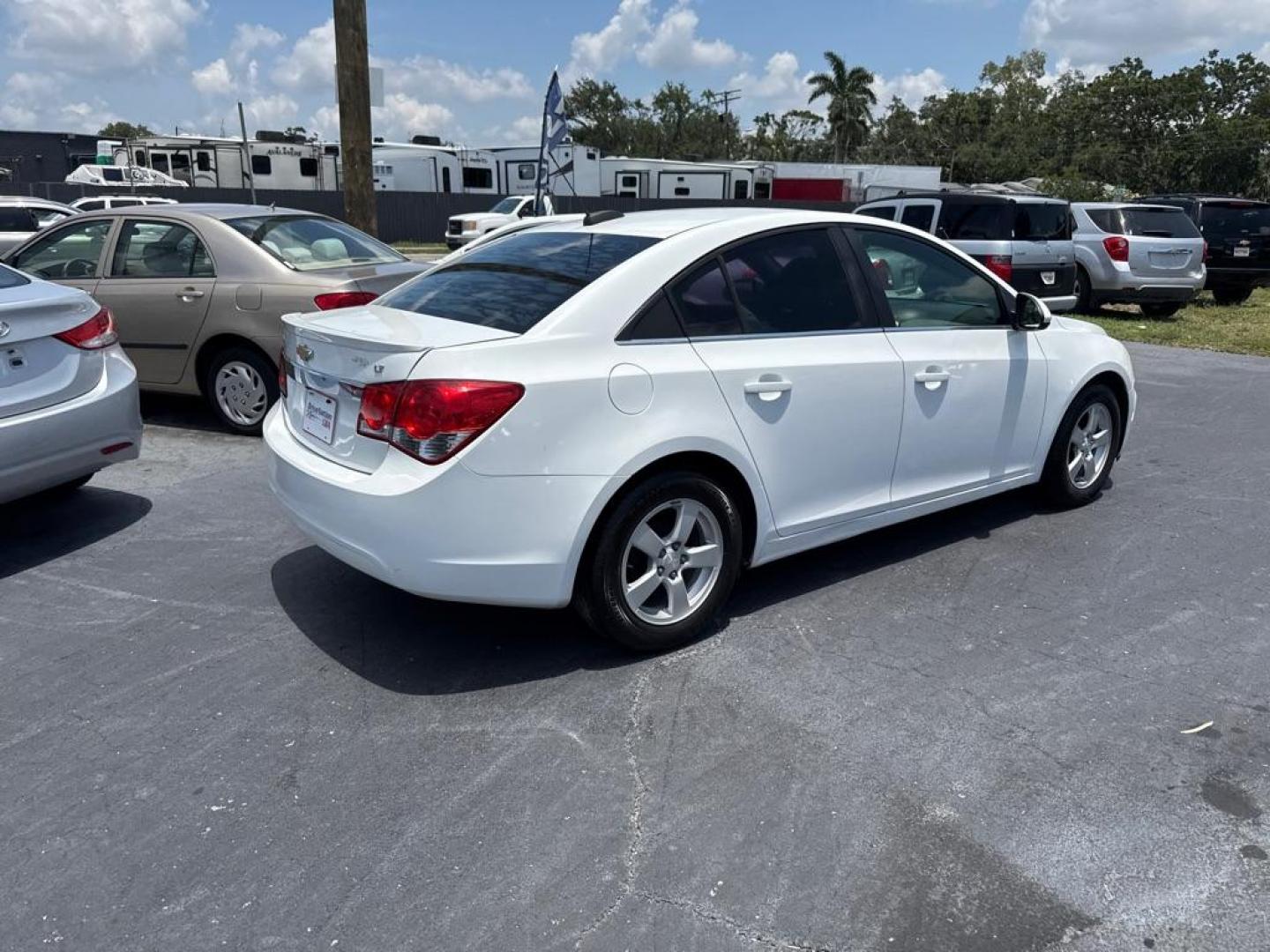 2016 WHITE CHEVROLET CRUZE LIMITED LT (1G1PE5SB2G7) with an 1.4L engine, Automatic transmission, located at 2929 9th St. West, Bradenton, 34205, (941) 242-2810, 27.473591, -82.570679 - Thanks for inquring into DriveNation USA! All vehicles listed can be viewed at www.drivenationusa.com for vehicle history reports and additonal info. We cannot quote any terms such as down payments or monthly payments without an application. You can apply directly at www.drivenationusa.com or by con - Photo#6