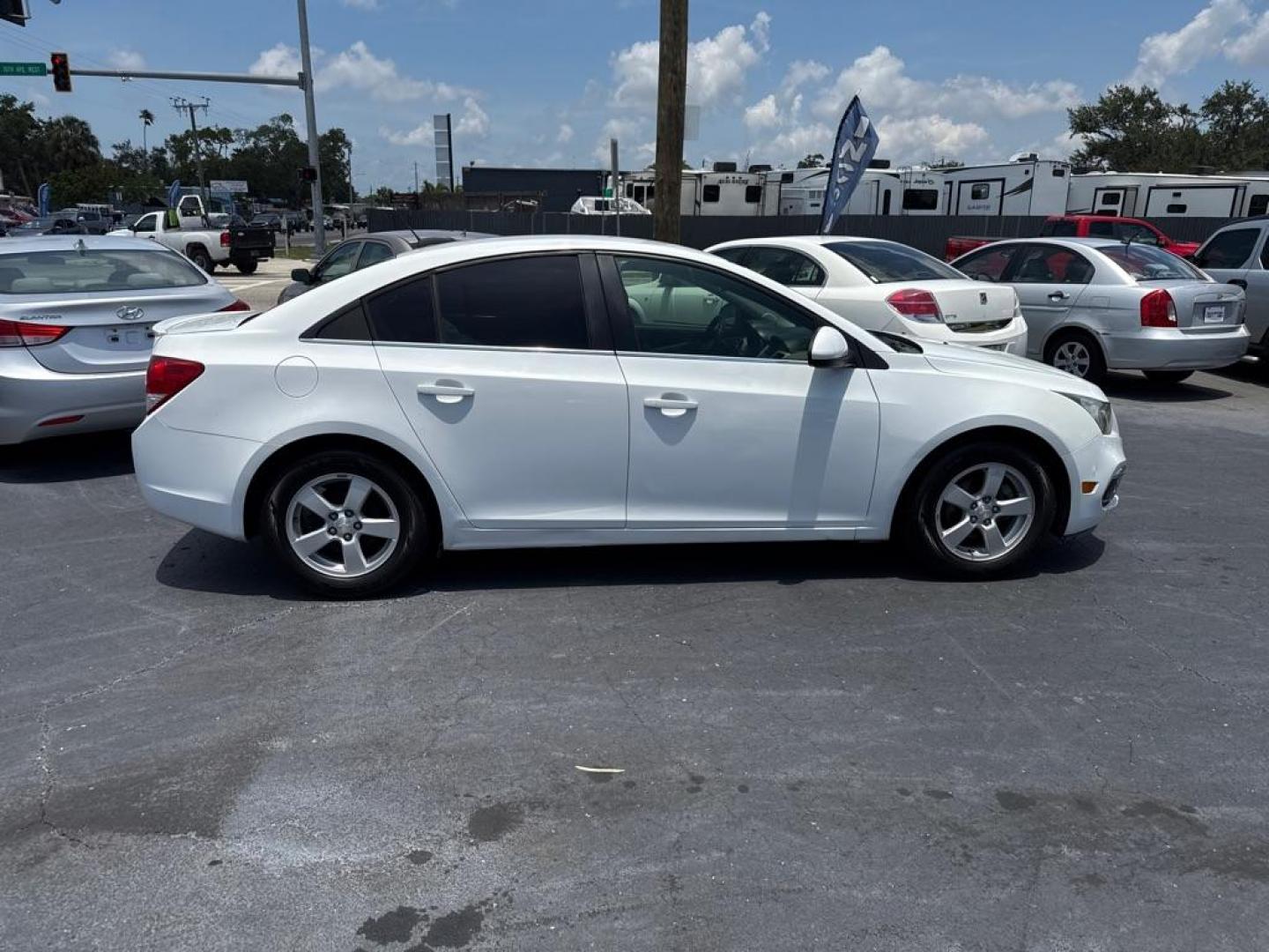 2016 WHITE CHEVROLET CRUZE LIMITED LT (1G1PE5SB2G7) with an 1.4L engine, Automatic transmission, located at 2929 9th St. West, Bradenton, 34205, (941) 242-2810, 27.473591, -82.570679 - Thanks for inquring into DriveNation USA! All vehicles listed can be viewed at www.drivenationusa.com for vehicle history reports and additonal info. We cannot quote any terms such as down payments or monthly payments without an application. You can apply directly at www.drivenationusa.com or by con - Photo#7