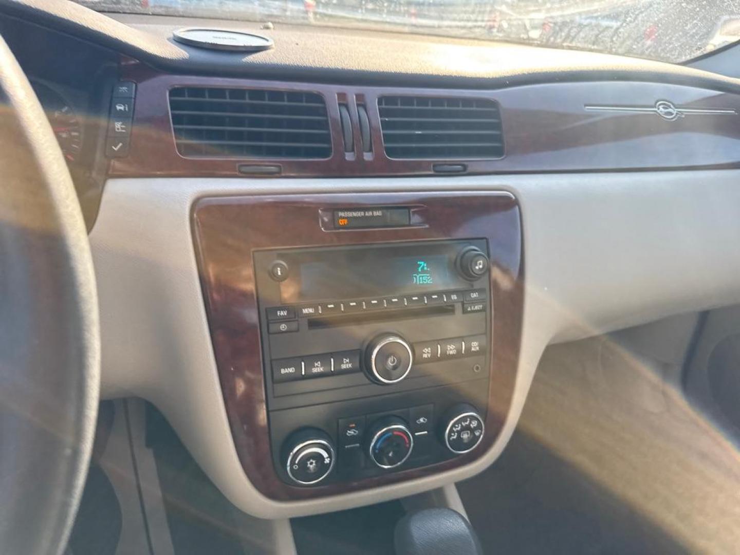 2008 SILVER CHEVROLET IMPALA LS (2G1WB58K389) with an 3.5L engine, Automatic transmission, located at 2929 9th St. West, Bradenton, 34205, (941) 242-2810, 27.473591, -82.570679 - Thanks for inquring into DriveNation USA! All vehicles listed can be viewed at www.drivenationusa.com for vehicle history reports and additonal info. We cannot quote any terms such as down payments or monthly payments without an application. You can apply directly at www.drivenationusa.com or by con - Photo#12
