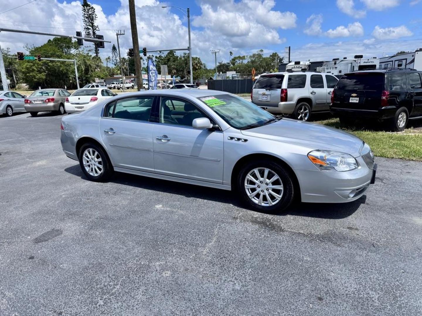 2010 SILVER BUICK LUCERNE CXL (1G4HC5E1XAU) with an 3.9L engine, Automatic transmission, located at 2929 9th St. West, Bradenton, 34205, (941) 242-2810, 27.473591, -82.570679 - Photo#1