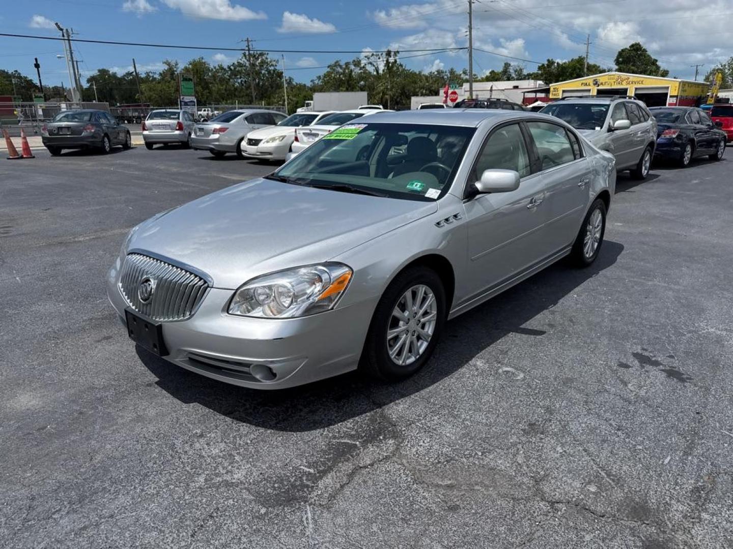 2010 SILVER BUICK LUCERNE CXL (1G4HC5E1XAU) with an 3.9L engine, Automatic transmission, located at 2929 9th St. West, Bradenton, 34205, (941) 242-2810, 27.473591, -82.570679 - Photo#4