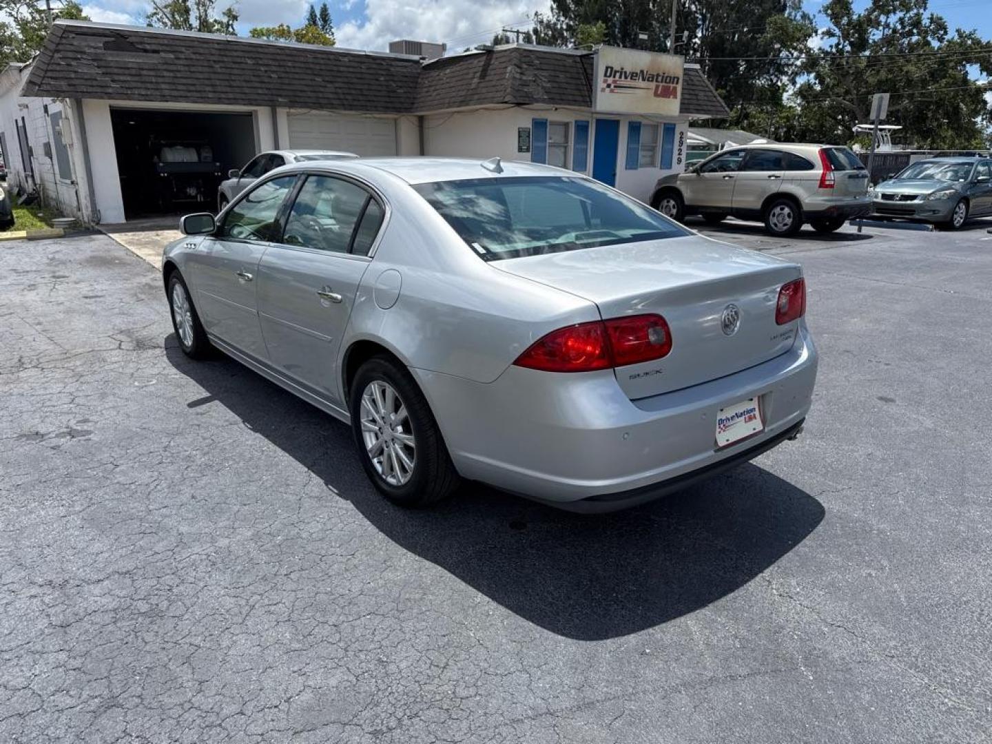 2010 SILVER BUICK LUCERNE CXL (1G4HC5E1XAU) with an 3.9L engine, Automatic transmission, located at 2929 9th St. West, Bradenton, 34205, (941) 242-2810, 27.473591, -82.570679 - Photo#6