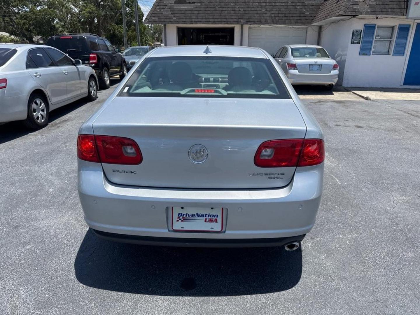 2010 SILVER BUICK LUCERNE CXL (1G4HC5E1XAU) with an 3.9L engine, Automatic transmission, located at 2929 9th St. West, Bradenton, 34205, (941) 242-2810, 27.473591, -82.570679 - Thanks for inquring into DriveNation USA! All vehicles listed can be viewed at www.drivenationusa.com for vehicle history reports and additonal info. We cannot quote any terms such as down payments or monthly payments without an application. You can apply directly at www.drivenationusa.com or by con - Photo#17