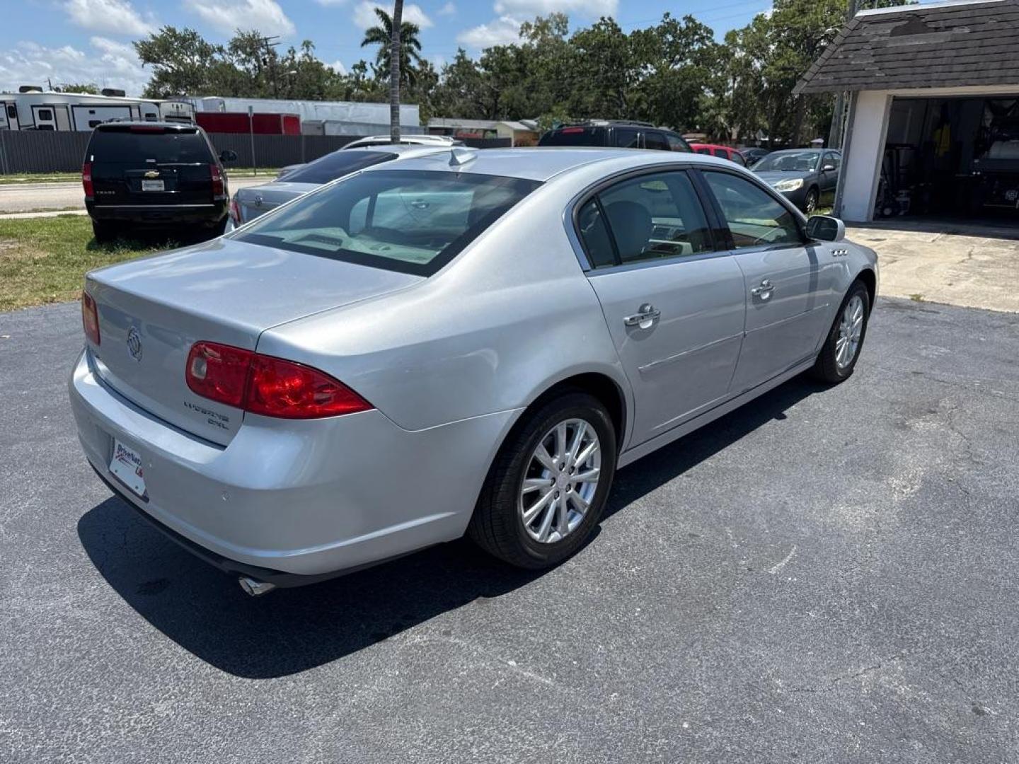 2010 SILVER BUICK LUCERNE CXL (1G4HC5E1XAU) with an 3.9L engine, Automatic transmission, located at 2929 9th St. West, Bradenton, 34205, (941) 242-2810, 27.473591, -82.570679 - Thanks for inquring into DriveNation USA! All vehicles listed can be viewed at www.drivenationusa.com for vehicle history reports and additonal info. We cannot quote any terms such as down payments or monthly payments without an application. You can apply directly at www.drivenationusa.com or by con - Photo#18