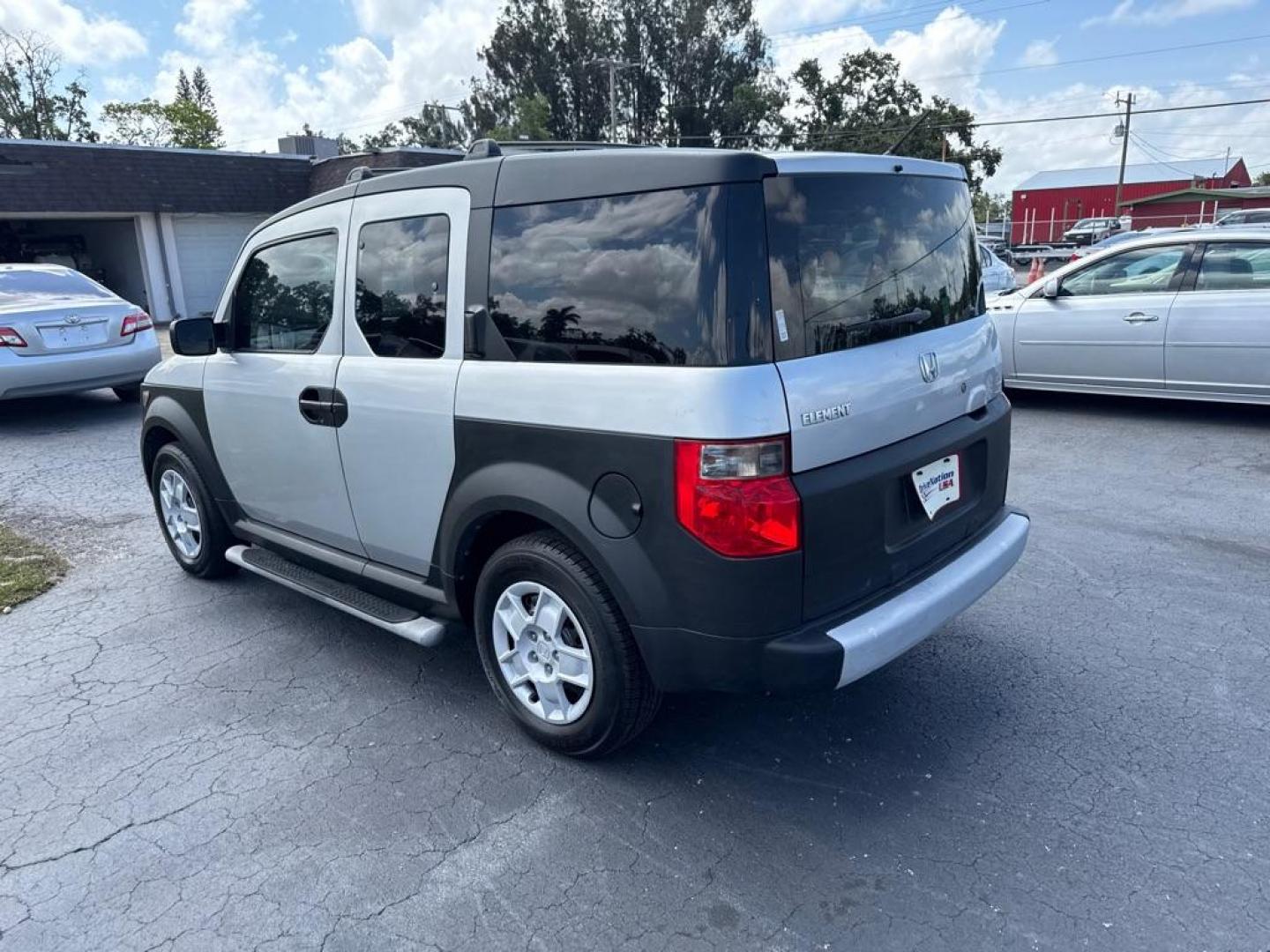 2007 SILVER HONDA ELEMENT LX (5J6YH18307L) with an 2.4L engine, Automatic transmission, located at 2929 9th St. West, Bradenton, 34205, (941) 242-2810, 27.473591, -82.570679 - Thanks for inquring into DriveNation USA! All vehicles listed can be viewed at www.drivenationusa.com for vehicle history reports and additonal info. We cannot quote any terms such as down payments or monthly payments without an application. You can apply directly at www.drivenationusa.com or by con - Photo#4