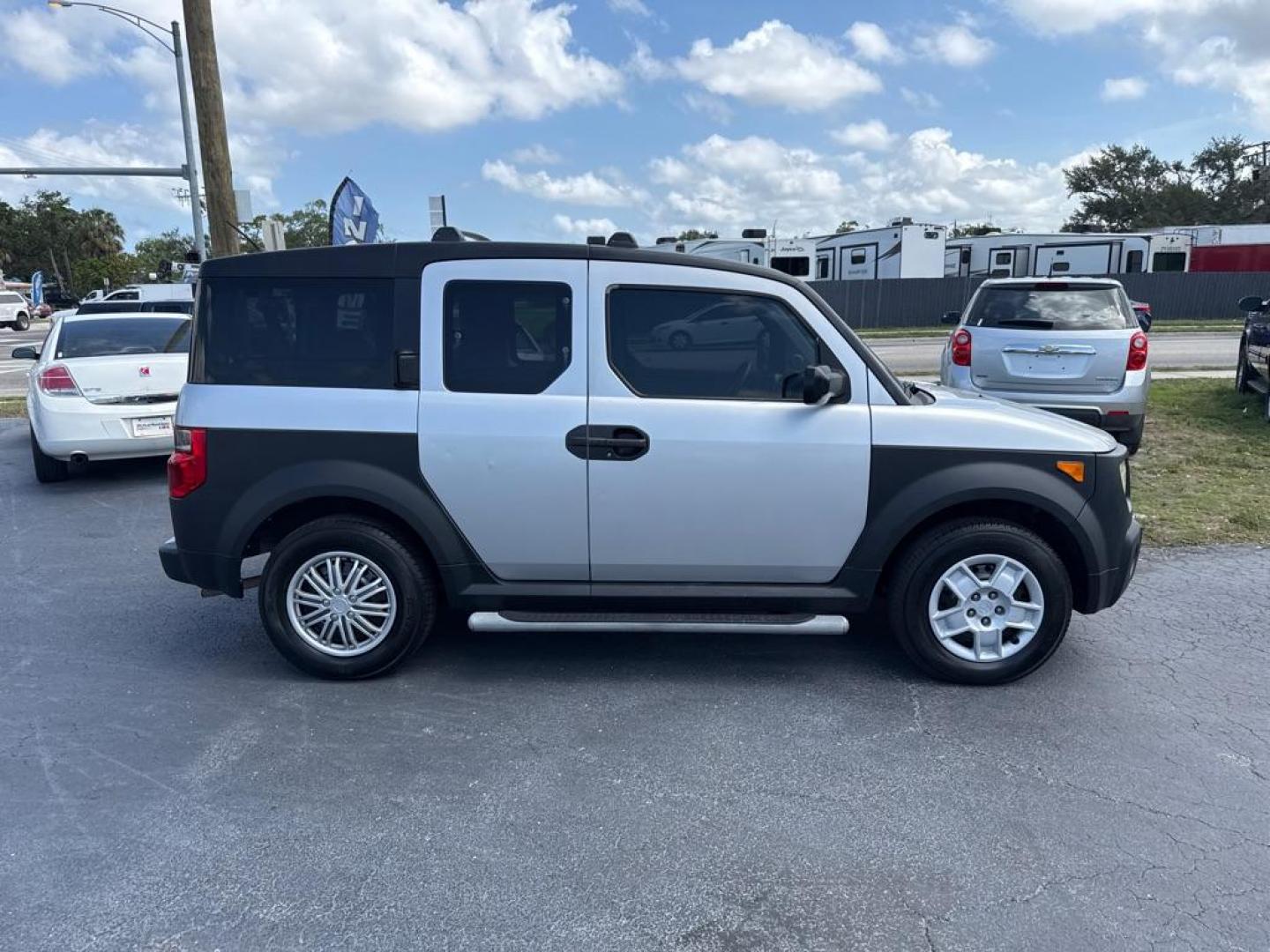 2007 SILVER HONDA ELEMENT LX (5J6YH18307L) with an 2.4L engine, Automatic transmission, located at 2929 9th St. West, Bradenton, 34205, (941) 242-2810, 27.473591, -82.570679 - Thanks for inquring into DriveNation USA! All vehicles listed can be viewed at www.drivenationusa.com for vehicle history reports and additonal info. We cannot quote any terms such as down payments or monthly payments without an application. You can apply directly at www.drivenationusa.com or by con - Photo#7