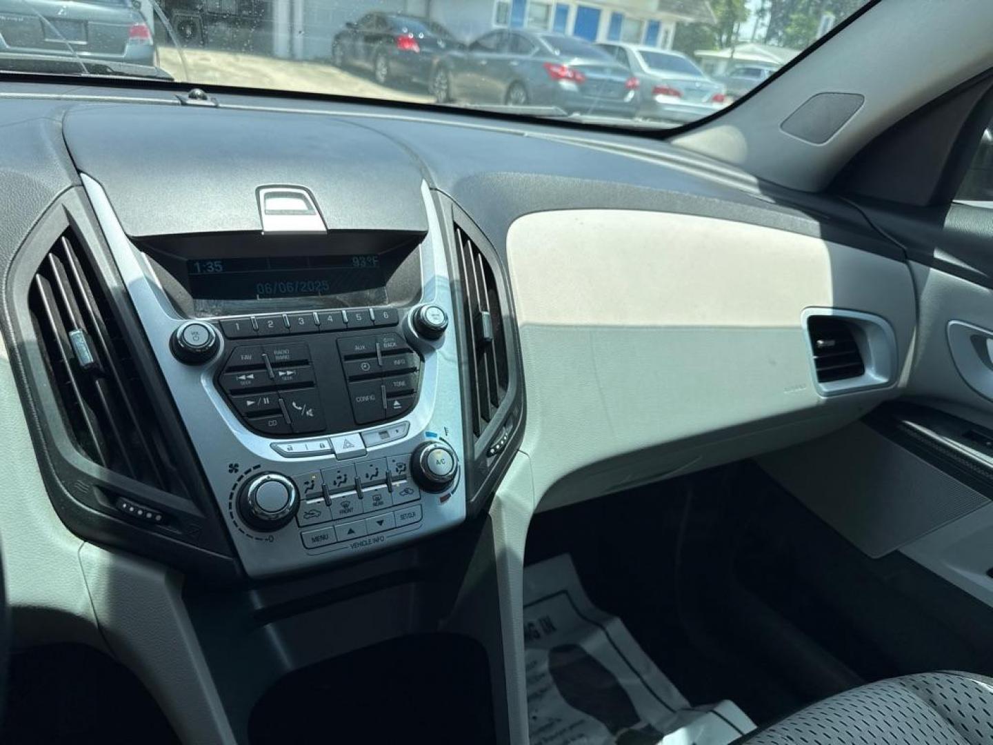2012 SILVER CHEVROLET EQUINOX LS (2GNALBEK6C6) with an 2.4L engine, Automatic transmission, located at 2929 9th St. West, Bradenton, 34205, (941) 242-2810, 27.473591, -82.570679 - Thanks for inquring into DriveNation USA! All vehicles listed can be viewed at www.drivenationusa.com for vehicle history reports and additonal info. We cannot quote any terms such as down payments or monthly payments without an application. You can apply directly at www.drivenationusa.com or by con - Photo#11
