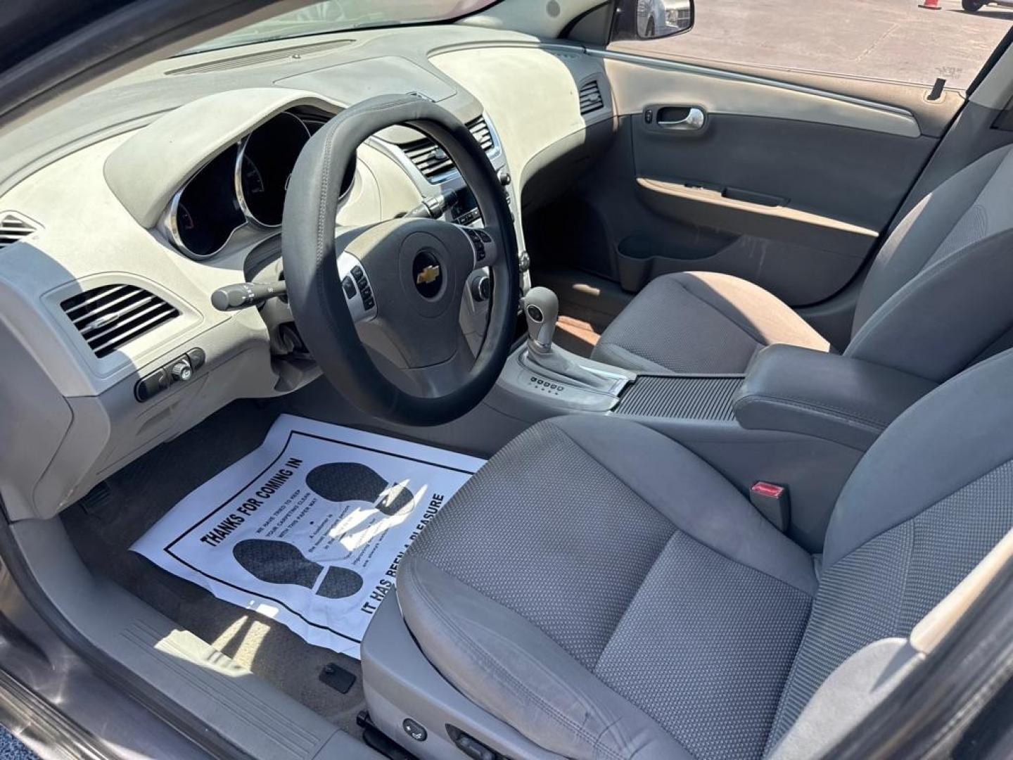 2011 GRAY CHEVROLET MALIBU LS (1G1ZA5EU7BF) with an 2.4L engine, Automatic transmission, located at 2929 9th St. West, Bradenton, 34205, (941) 242-2810, 27.473591, -82.570679 - Thanks for inquring into DriveNation USA! All vehicles listed can be viewed at www.drivenationusa.com for vehicle history reports and additonal info. We cannot quote any terms such as down payments or monthly payments without an application. You can apply directly at www.drivenationusa.com or by con - Photo#8