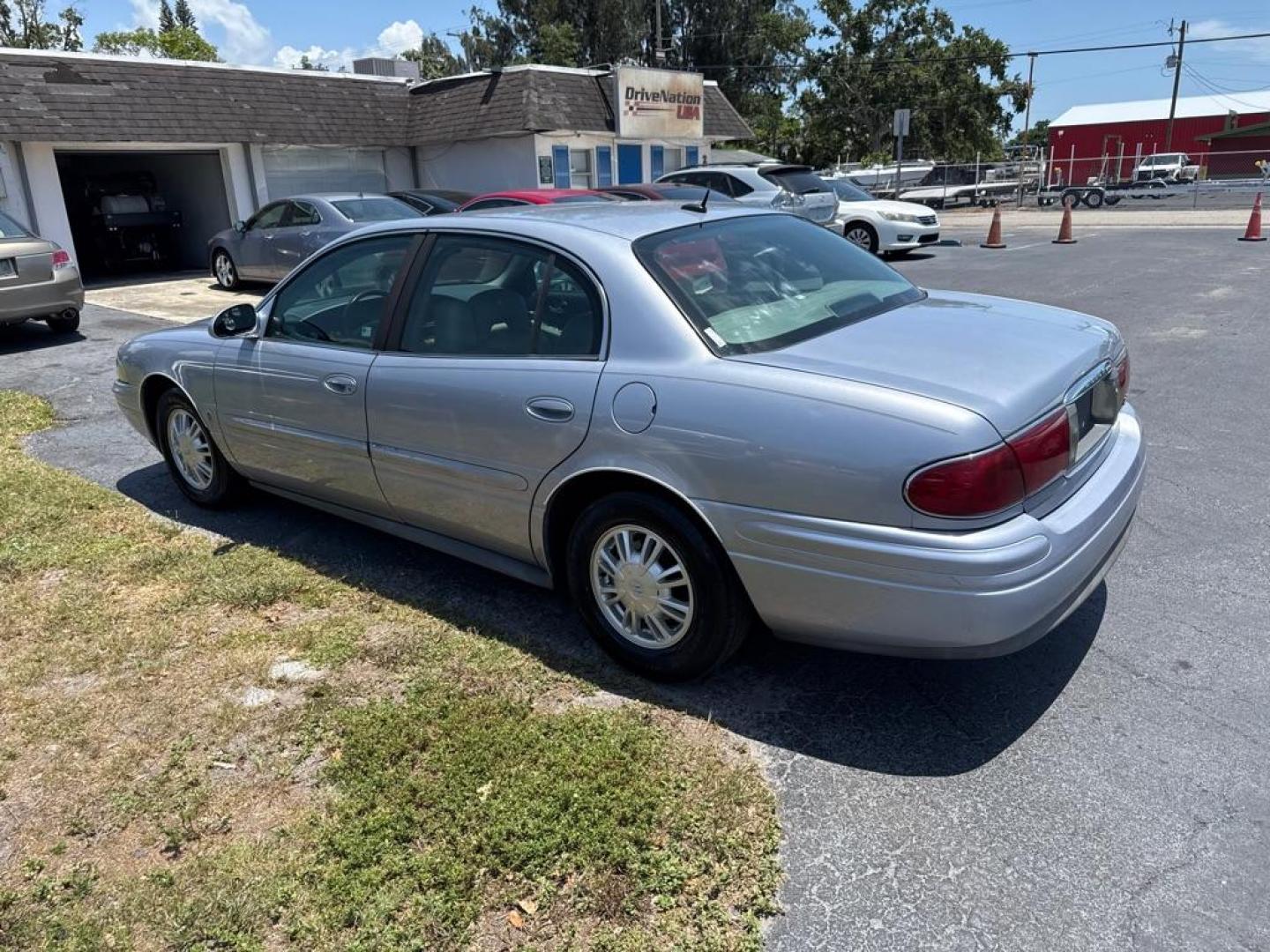 2005 SILVER BUICK LESABRE LIMITED (1G4HR54K65U) with an 3.8L engine, Automatic transmission, located at 2929 9th St. West, Bradenton, 34205, (941) 242-2810, 27.473591, -82.570679 - Thanks for inquring into DriveNation USA! All vehicles listed can be viewed at www.drivenationusa.com for vehicle history reports and additonal info. We cannot quote any terms such as down payments or monthly payments without an application. You can apply directly at www.drivenationusa.com or by con - Photo#4