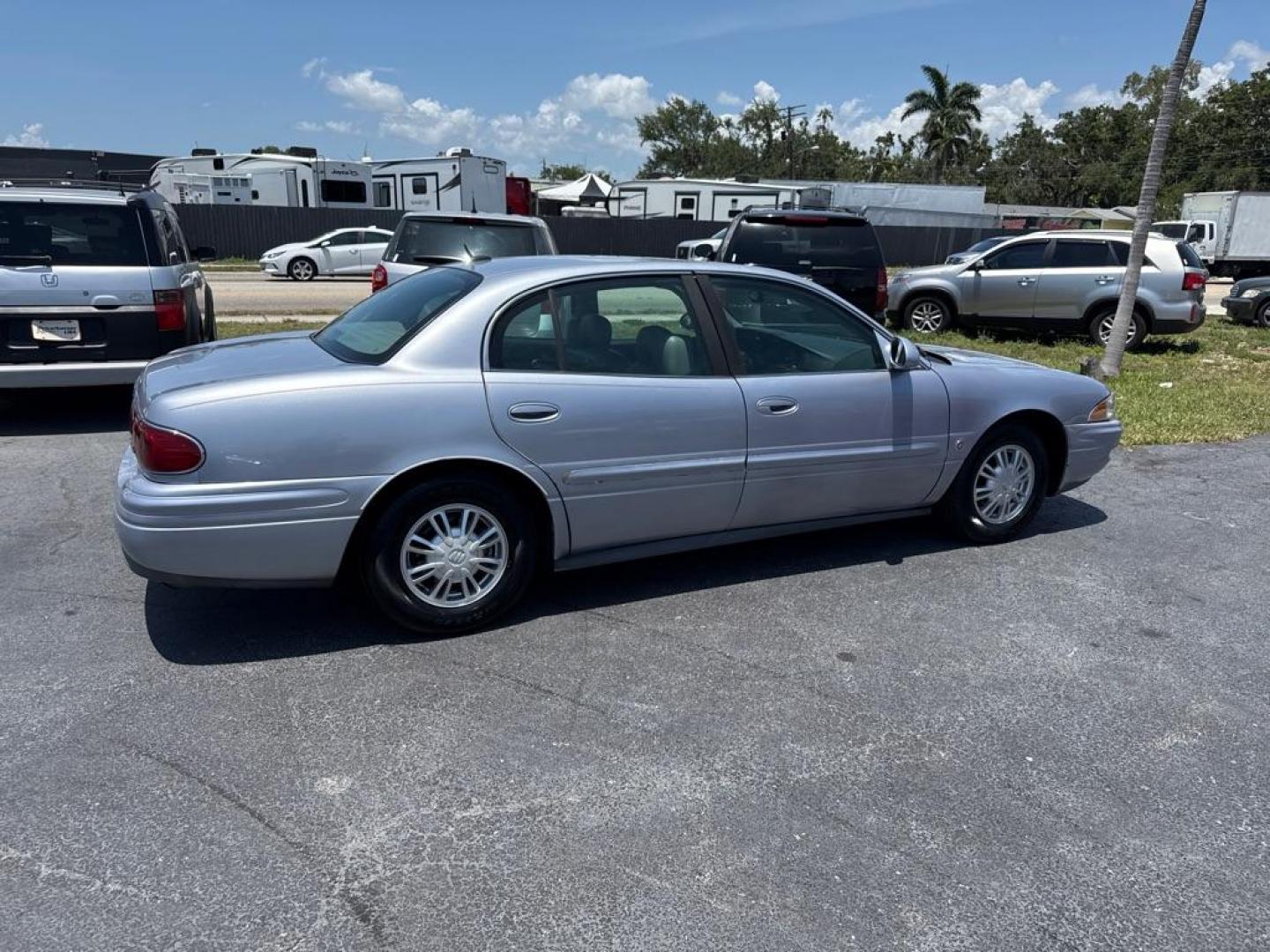 2005 SILVER BUICK LESABRE LIMITED (1G4HR54K65U) with an 3.8L engine, Automatic transmission, located at 2929 9th St. West, Bradenton, 34205, (941) 242-2810, 27.473591, -82.570679 - Thanks for inquring into DriveNation USA! All vehicles listed can be viewed at www.drivenationusa.com for vehicle history reports and additonal info. We cannot quote any terms such as down payments or monthly payments without an application. You can apply directly at www.drivenationusa.com or by con - Photo#6
