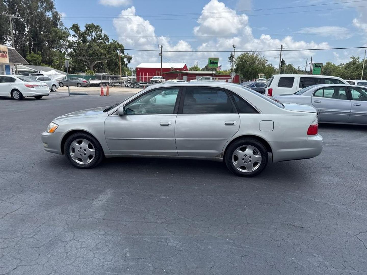 2003 SILVER TOYOTA AVALON XL (4T1BF28B33U) with an 3.0L engine, Automatic transmission, located at 2929 9th St. West, Bradenton, 34205, (941) 242-2810, 27.473591, -82.570679 - Thanks for inquring into DriveNation USA! All vehicles listed can be viewed at www.drivenationusa.com for vehicle history reports and additonal info. We cannot quote any terms such as down payments or monthly payments without an application. You can apply directly at www.drivenationusa.com or by con - Photo#4
