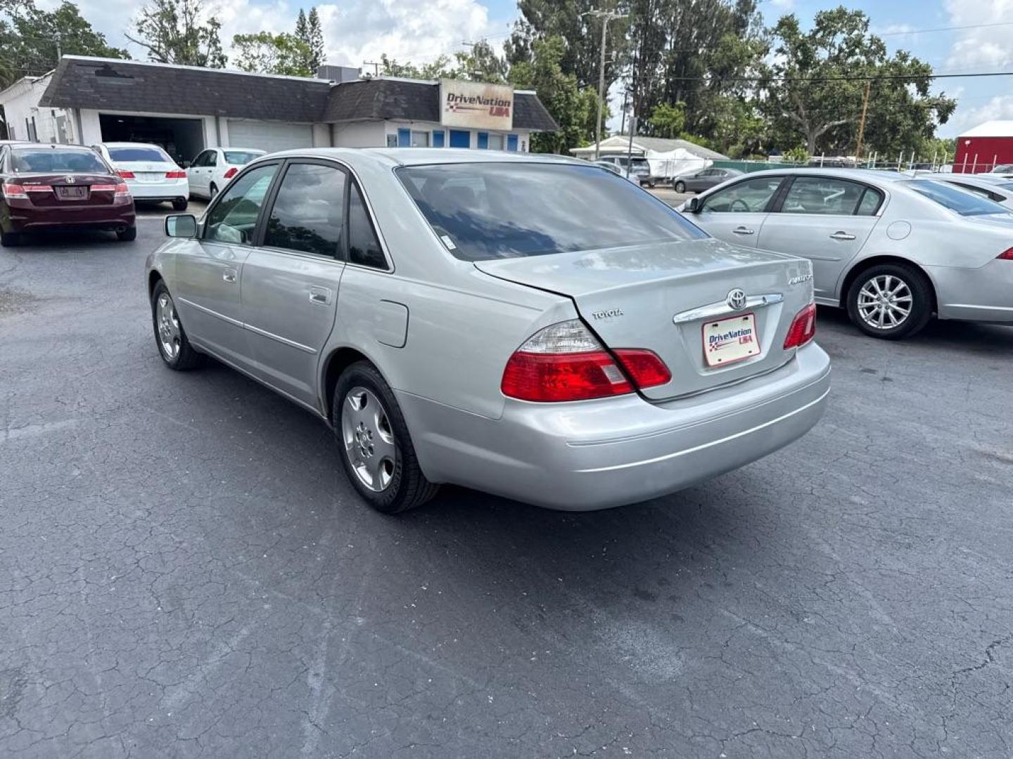 2003 SILVER TOYOTA AVALON XL (4T1BF28B33U) with an 3.0L engine, Automatic transmission, located at 2929 9th St. West, Bradenton, 34205, (941) 242-2810, 27.473591, -82.570679 - Thanks for inquring into DriveNation USA! All vehicles listed can be viewed at www.drivenationusa.com for vehicle history reports and additonal info. We cannot quote any terms such as down payments or monthly payments without an application. You can apply directly at www.drivenationusa.com or by con - Photo#5