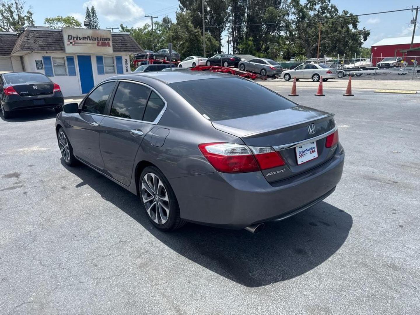 2015 GRAY HONDA ACCORD SPORT (1HGCR2F51FA) with an 2.4L engine, Continuously Variable transmission, located at 2929 9th St. West, Bradenton, 34205, (941) 242-2810, 27.473591, -82.570679 - Photo#5