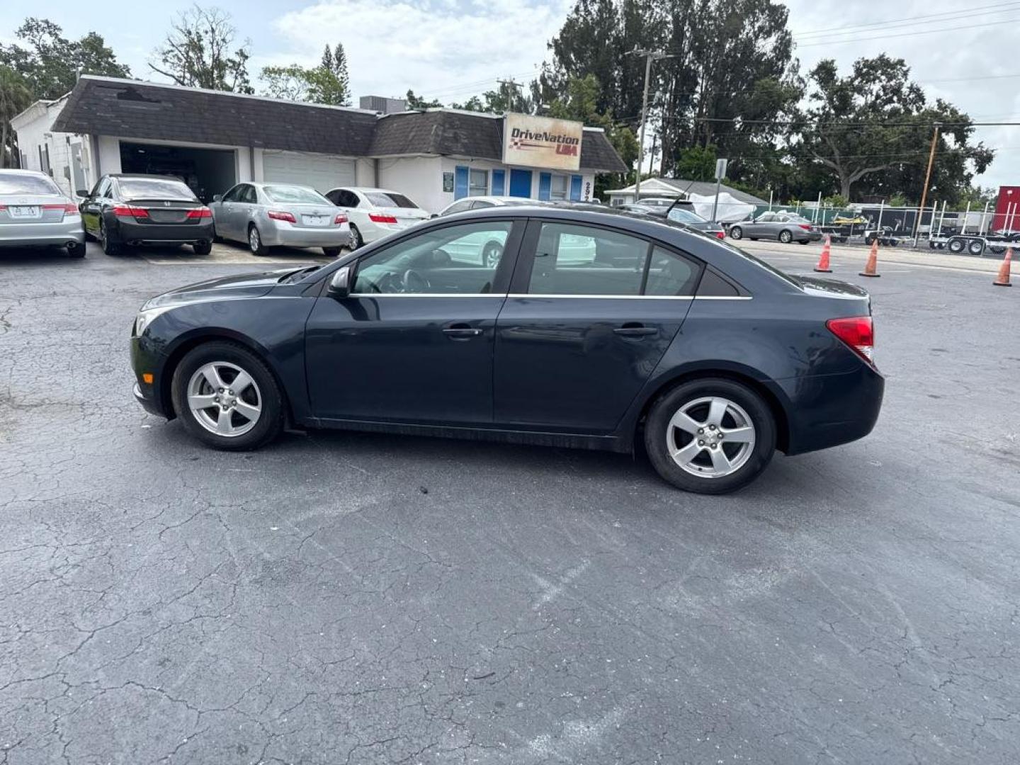 2014 BLUE CHEVROLET CRUZE LT (1G1PC5SB2E7) with an 1.4L engine, Automatic transmission, located at 2929 9th St. West, Bradenton, 34205, (941) 242-2810, 27.473591, -82.570679 - Photo#5