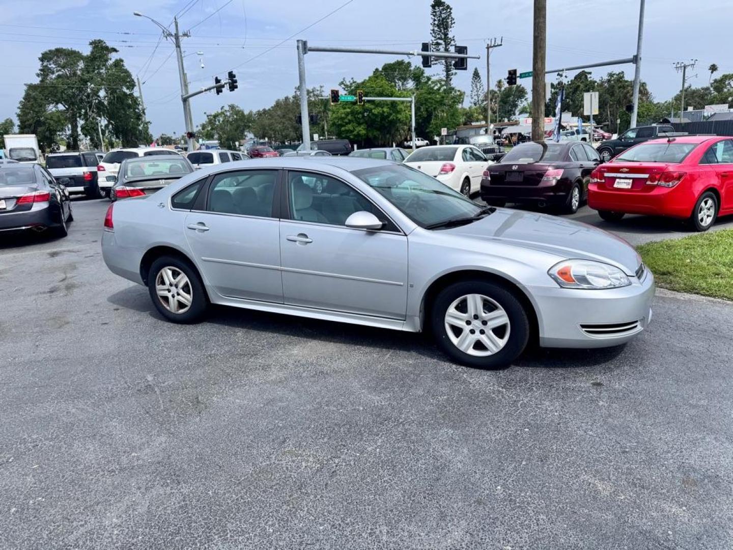 2009 SILVER CHEVROLET IMPALA LS (2G1WB57K391) with an 3.5L engine, Automatic transmission, located at 2929 9th St. West, Bradenton, 34205, (941) 242-2810, 27.473591, -82.570679 - Thanks for inquring into DriveNation USA! All vehicles listed can be viewed at www.drivenationusa.com for vehicle history reports and additonal info. We cannot quote any terms such as down payments or monthly payments without an application. You can apply directly at www.drivenationusa.com or by con - Photo#1