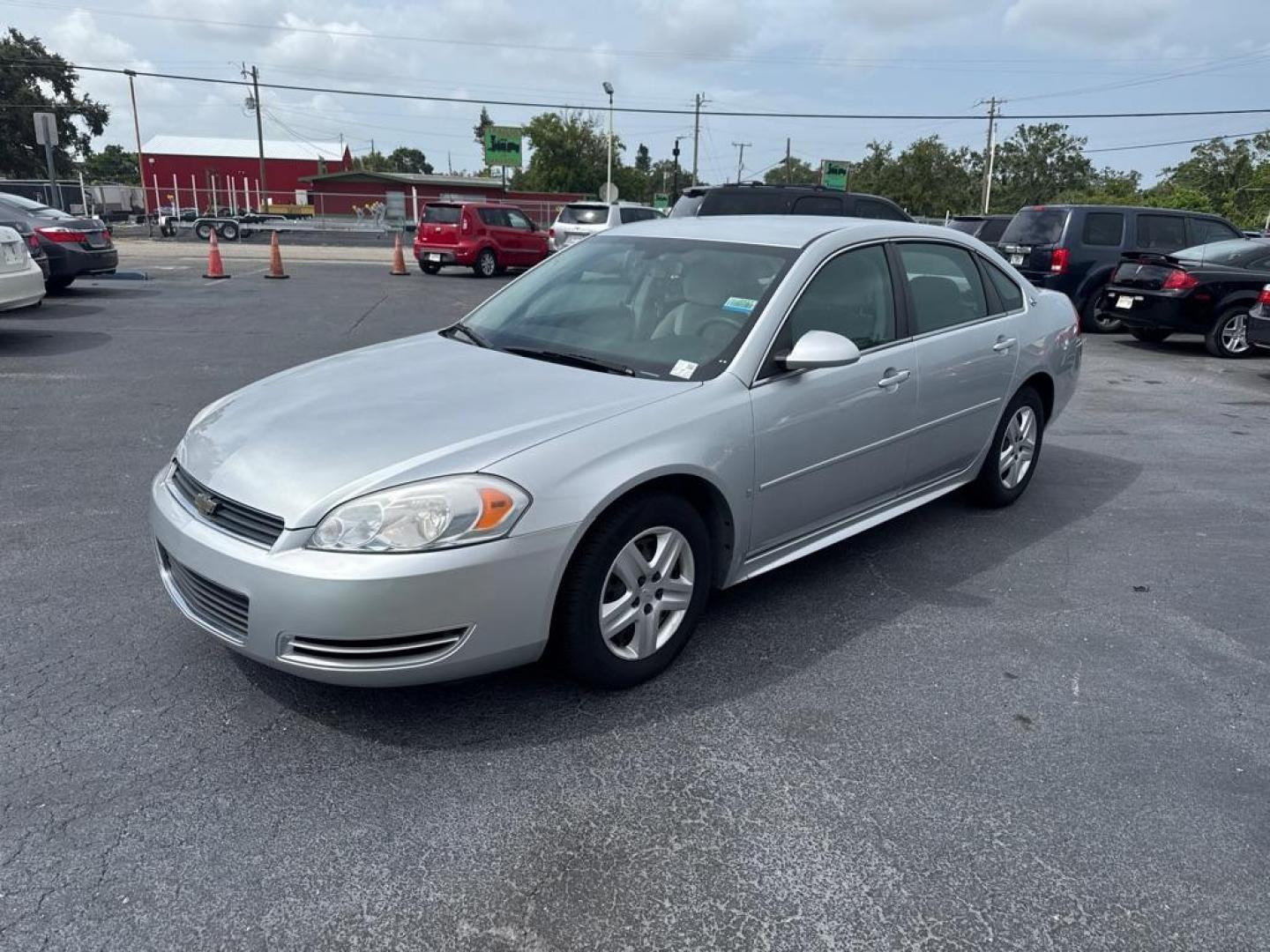 2009 SILVER CHEVROLET IMPALA LS (2G1WB57K391) with an 3.5L engine, Automatic transmission, located at 2929 9th St. West, Bradenton, 34205, (941) 242-2810, 27.473591, -82.570679 - Thanks for inquring into DriveNation USA! All vehicles listed can be viewed at www.drivenationusa.com for vehicle history reports and additonal info. We cannot quote any terms such as down payments or monthly payments without an application. You can apply directly at www.drivenationusa.com or by con - Photo#3