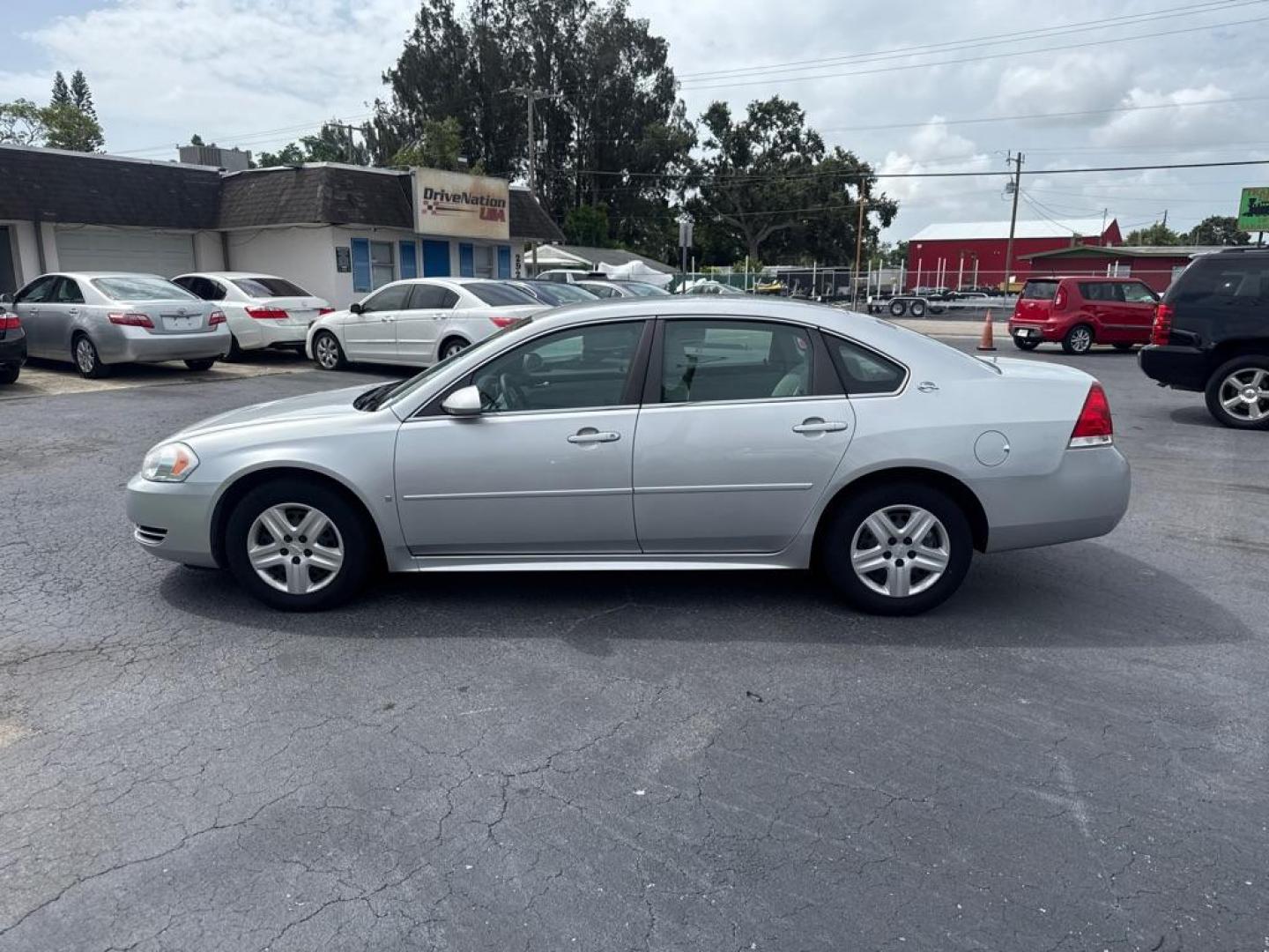 2009 SILVER CHEVROLET IMPALA LS (2G1WB57K391) with an 3.5L engine, Automatic transmission, located at 2929 9th St. West, Bradenton, 34205, (941) 242-2810, 27.473591, -82.570679 - Thanks for inquring into DriveNation USA! All vehicles listed can be viewed at www.drivenationusa.com for vehicle history reports and additonal info. We cannot quote any terms such as down payments or monthly payments without an application. You can apply directly at www.drivenationusa.com or by con - Photo#4