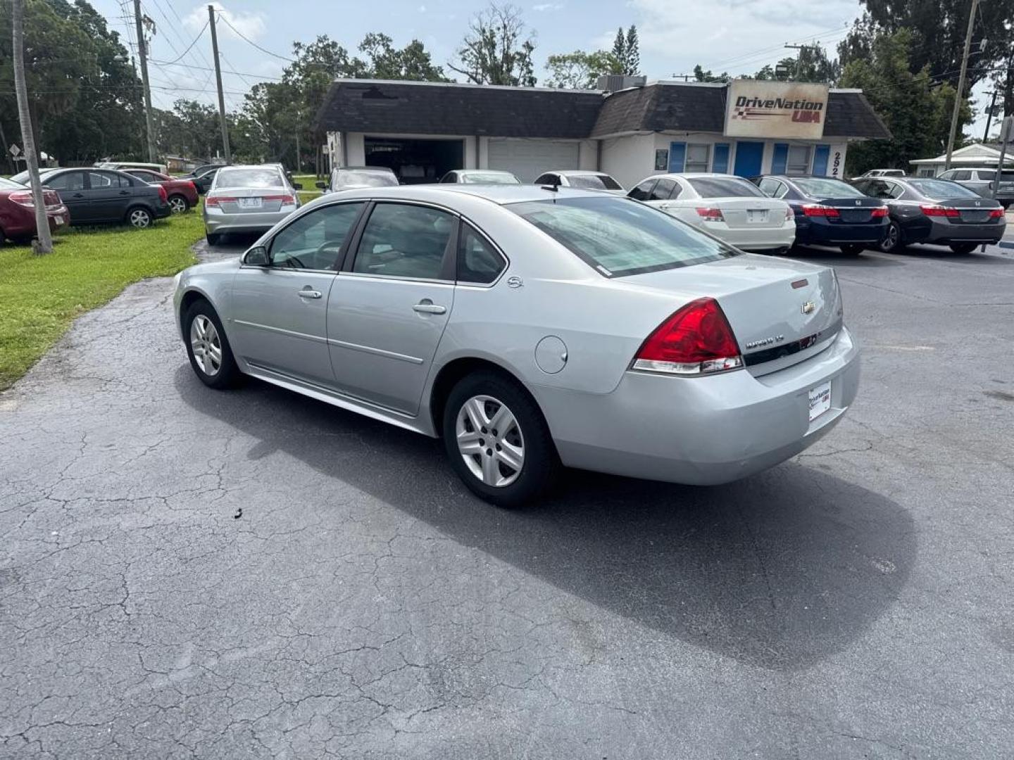 2009 SILVER CHEVROLET IMPALA LS (2G1WB57K391) with an 3.5L engine, Automatic transmission, located at 2929 9th St. West, Bradenton, 34205, (941) 242-2810, 27.473591, -82.570679 - Thanks for inquring into DriveNation USA! All vehicles listed can be viewed at www.drivenationusa.com for vehicle history reports and additonal info. We cannot quote any terms such as down payments or monthly payments without an application. You can apply directly at www.drivenationusa.com or by con - Photo#5
