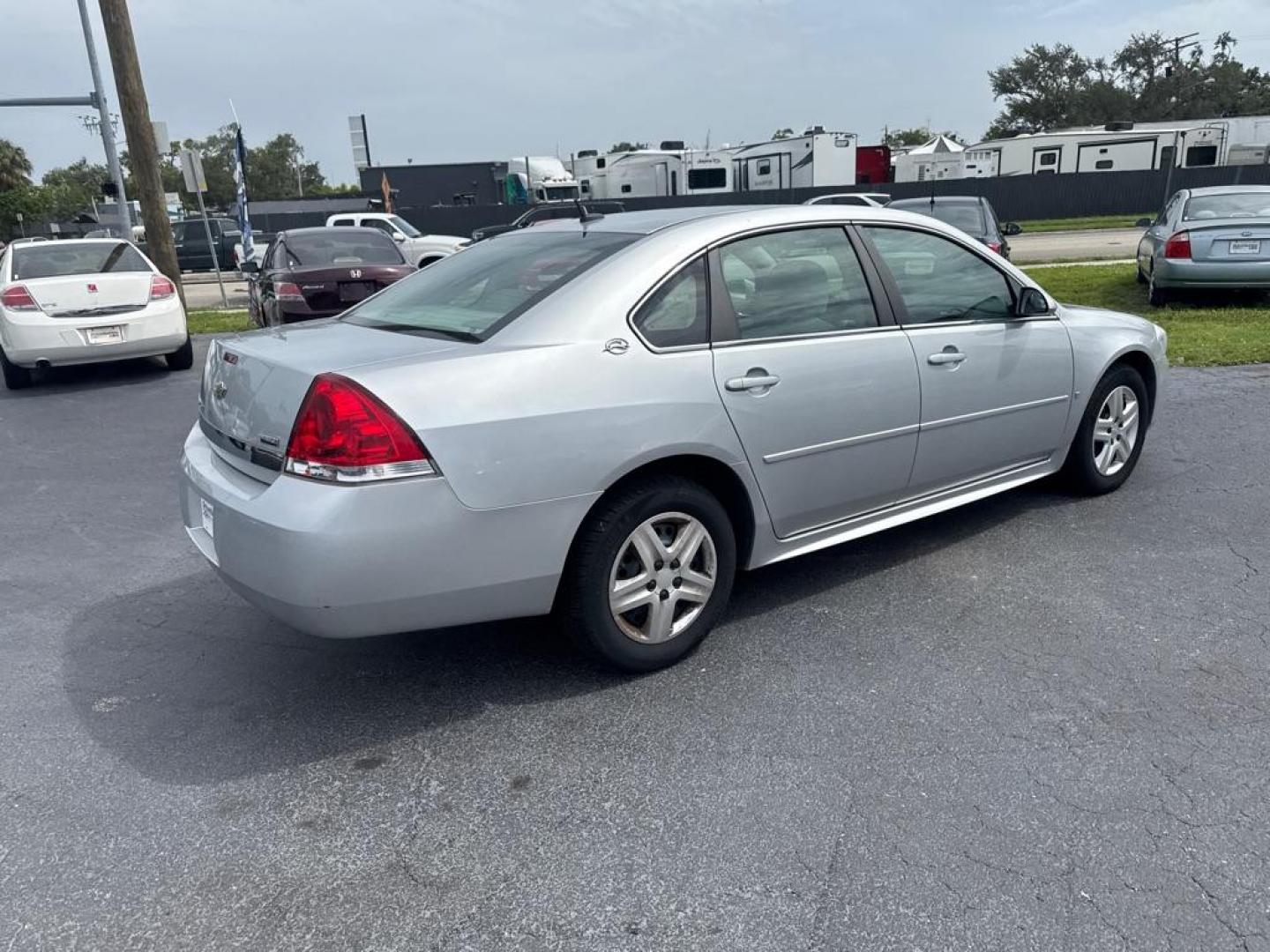 2009 SILVER CHEVROLET IMPALA LS (2G1WB57K391) with an 3.5L engine, Automatic transmission, located at 2929 9th St. West, Bradenton, 34205, (941) 242-2810, 27.473591, -82.570679 - Thanks for inquring into DriveNation USA! All vehicles listed can be viewed at www.drivenationusa.com for vehicle history reports and additonal info. We cannot quote any terms such as down payments or monthly payments without an application. You can apply directly at www.drivenationusa.com or by con - Photo#7