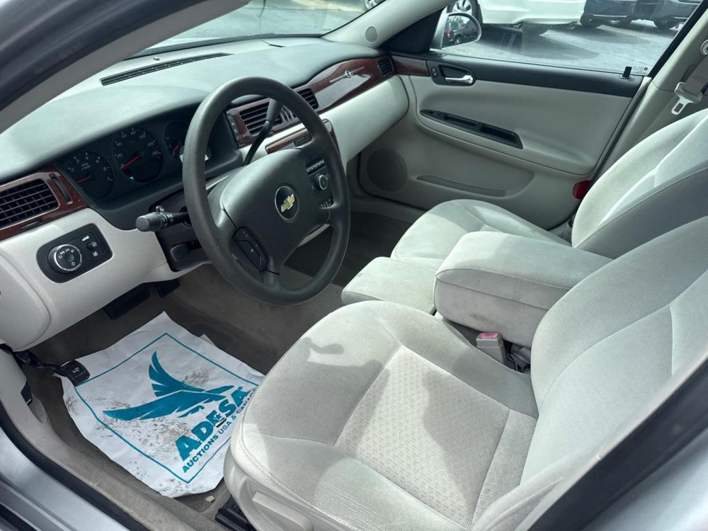 2009 SILVER CHEVROLET IMPALA LS (2G1WB57K391) with an 3.5L engine, Automatic transmission, located at 2929 9th St. West, Bradenton, 34205, (941) 242-2810, 27.473591, -82.570679 - Thanks for inquring into DriveNation USA! All vehicles listed can be viewed at www.drivenationusa.com for vehicle history reports and additonal info. We cannot quote any terms such as down payments or monthly payments without an application. You can apply directly at www.drivenationusa.com or by con - Photo#9