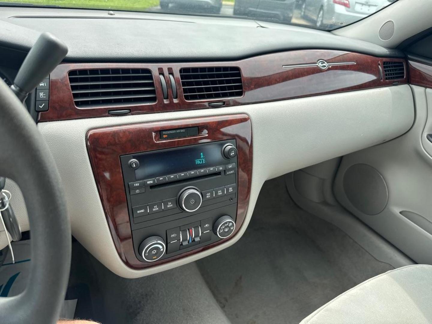 2009 SILVER CHEVROLET IMPALA LS (2G1WB57K391) with an 3.5L engine, Automatic transmission, located at 2929 9th St. West, Bradenton, 34205, (941) 242-2810, 27.473591, -82.570679 - Thanks for inquring into DriveNation USA! All vehicles listed can be viewed at www.drivenationusa.com for vehicle history reports and additonal info. We cannot quote any terms such as down payments or monthly payments without an application. You can apply directly at www.drivenationusa.com or by con - Photo#12