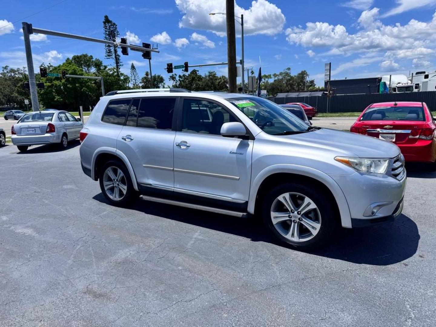 2011 SILVER TOYOTA HIGHLANDER LIMITED (5TDYK3EH7BS) with an 3.5L engine, Automatic transmission, located at 2929 9th St. West, Bradenton, 34205, (941) 242-2810, 27.473591, -82.570679 - Thanks for inquring into DriveNation USA! All vehicles listed can be viewed at www.drivenationusa.com for vehicle history reports and additonal info. We cannot quote any terms such as down payments or monthly payments without an application. You can apply directly at www.drivenationusa.com or by con - Photo#1
