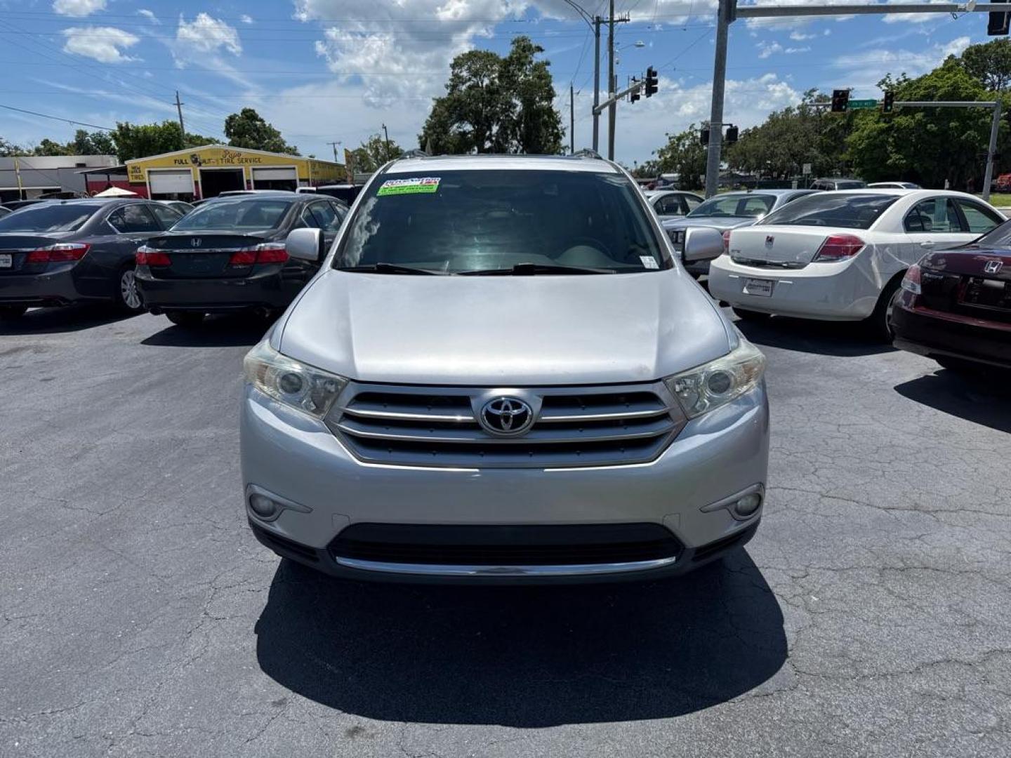 2011 SILVER TOYOTA HIGHLANDER LIMITED (5TDYK3EH7BS) with an 3.5L engine, Automatic transmission, located at 2929 9th St. West, Bradenton, 34205, (941) 242-2810, 27.473591, -82.570679 - Thanks for inquring into DriveNation USA! All vehicles listed can be viewed at www.drivenationusa.com for vehicle history reports and additonal info. We cannot quote any terms such as down payments or monthly payments without an application. You can apply directly at www.drivenationusa.com or by con - Photo#2
