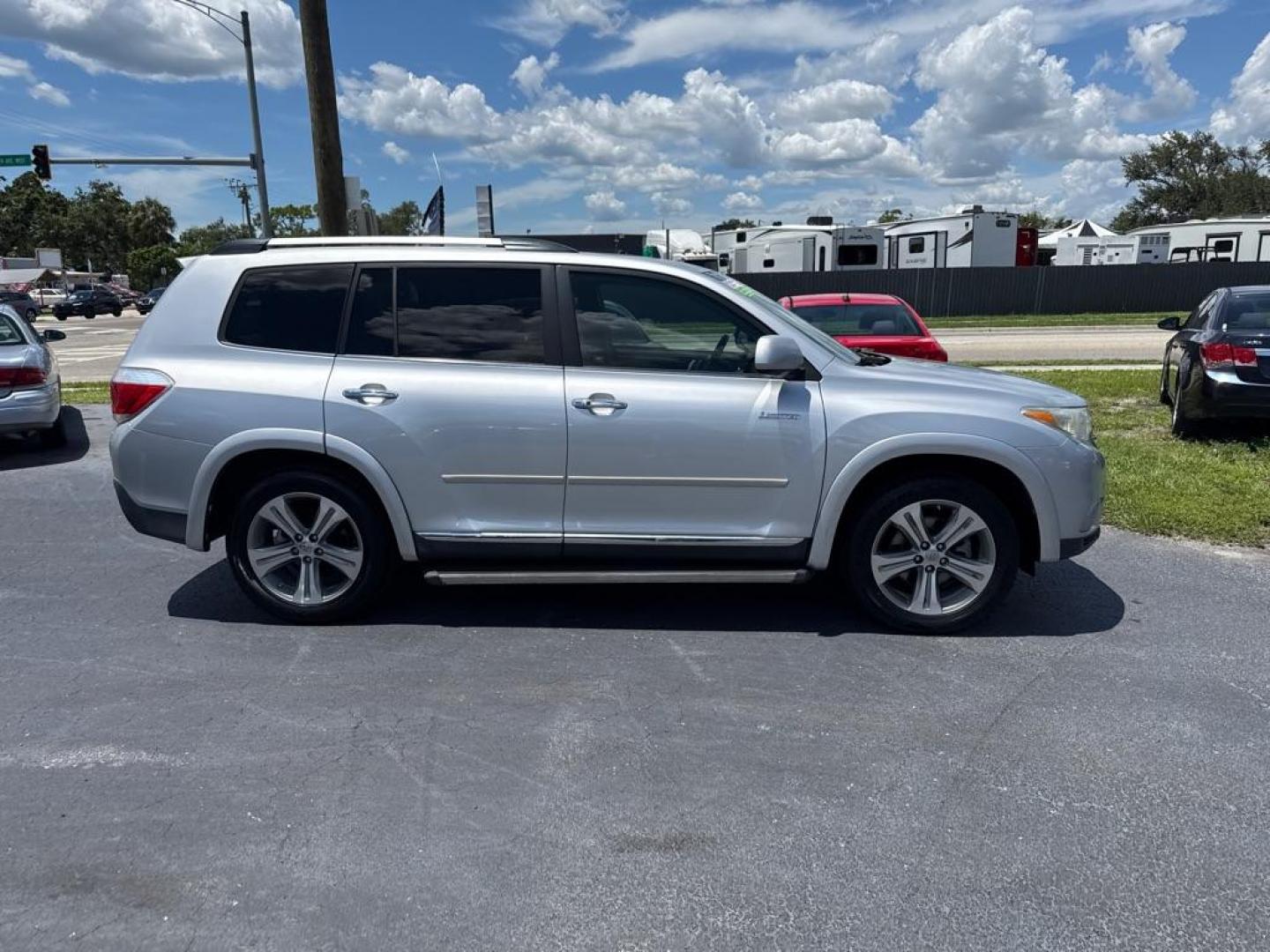 2011 SILVER TOYOTA HIGHLANDER LIMITED (5TDYK3EH7BS) with an 3.5L engine, Automatic transmission, located at 2929 9th St. West, Bradenton, 34205, (941) 242-2810, 27.473591, -82.570679 - Thanks for inquring into DriveNation USA! All vehicles listed can be viewed at www.drivenationusa.com for vehicle history reports and additonal info. We cannot quote any terms such as down payments or monthly payments without an application. You can apply directly at www.drivenationusa.com or by con - Photo#7