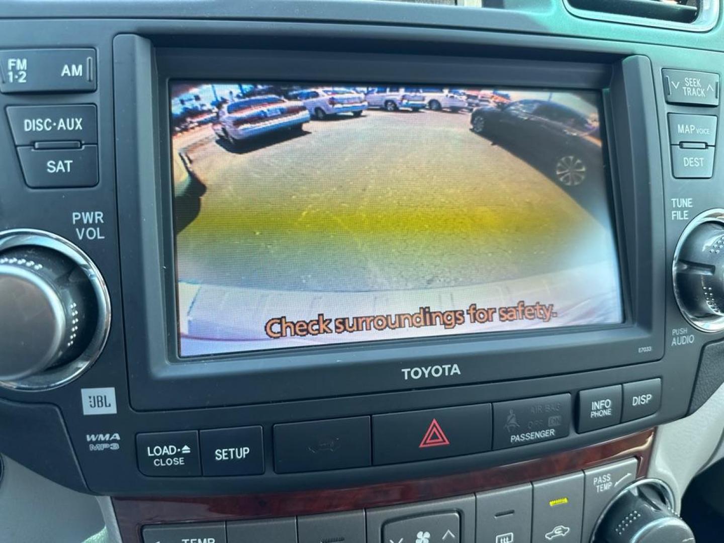 2011 SILVER TOYOTA HIGHLANDER LIMITED (5TDYK3EH7BS) with an 3.5L engine, Automatic transmission, located at 2929 9th St. West, Bradenton, 34205, (941) 242-2810, 27.473591, -82.570679 - Thanks for inquring into DriveNation USA! All vehicles listed can be viewed at www.drivenationusa.com for vehicle history reports and additonal info. We cannot quote any terms such as down payments or monthly payments without an application. You can apply directly at www.drivenationusa.com or by con - Photo#11