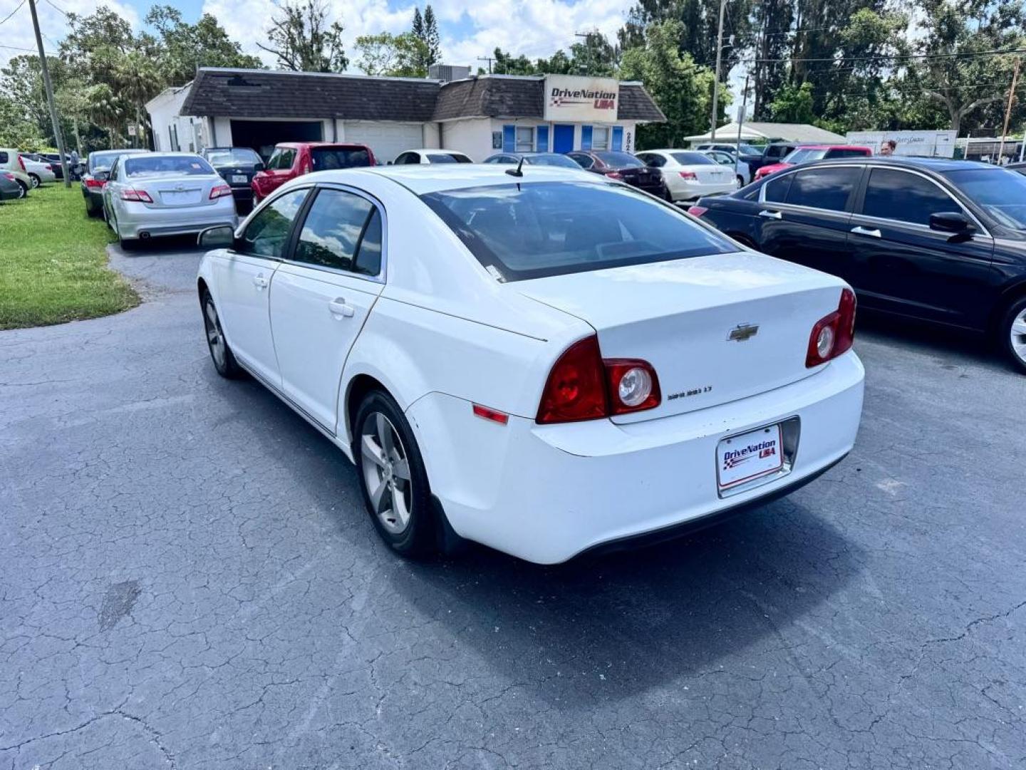 2011 WHITE CHEVROLET MALIBU 1LT (1G1ZC5E1XBF) with an 2.4L engine, Automatic transmission, located at 2929 9th St. West, Bradenton, 34205, (941) 242-2810, 27.473591, -82.570679 - Photo#4