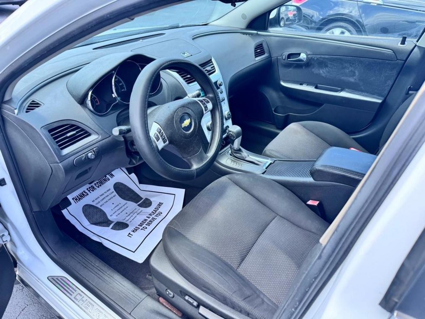2011 WHITE CHEVROLET MALIBU 1LT (1G1ZC5E1XBF) with an 2.4L engine, Automatic transmission, located at 2929 9th St. West, Bradenton, 34205, (941) 242-2810, 27.473591, -82.570679 - Photo#6