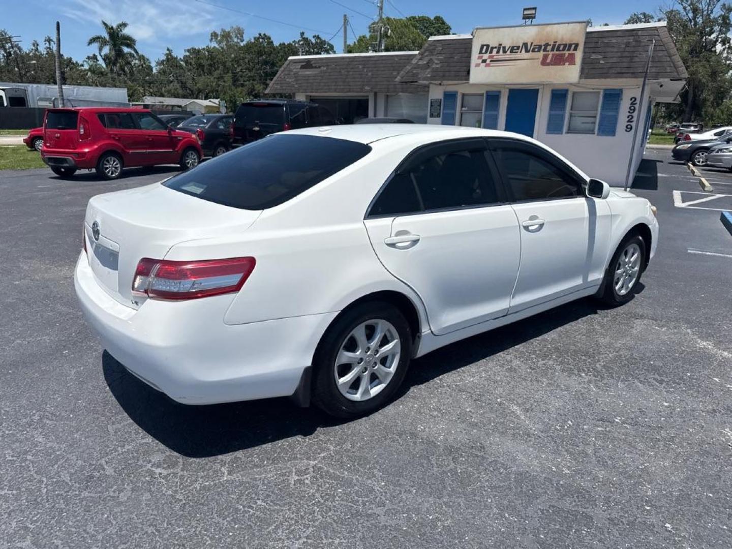 2010 WHITE TOYOTA CAMRY SE (4T1BF3EK8AU) with an 2.5L engine, Automatic transmission, located at 2929 9th St. West, Bradenton, 34205, (941) 242-2810, 27.473591, -82.570679 - Thanks for inquring into DriveNation USA! All vehicles listed can be viewed at www.drivenationusa.com for vehicle history reports and additonal info. We cannot quote any terms such as down payments or monthly payments without an application. You can apply directly at www.drivenationusa.com or by con - Photo#5