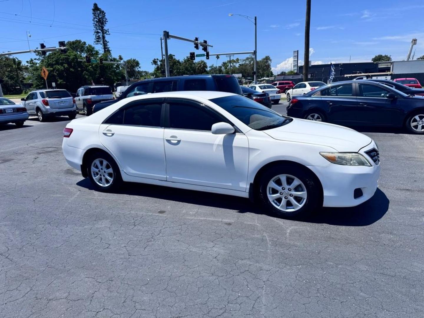2010 WHITE TOYOTA CAMRY SE (4T1BF3EK8AU) with an 2.5L engine, Automatic transmission, located at 2929 9th St. West, Bradenton, 34205, (941) 242-2810, 27.473591, -82.570679 - Thanks for inquring into DriveNation USA! All vehicles listed can be viewed at www.drivenationusa.com for vehicle history reports and additonal info. We cannot quote any terms such as down payments or monthly payments without an application. You can apply directly at www.drivenationusa.com or by con - Photo#11