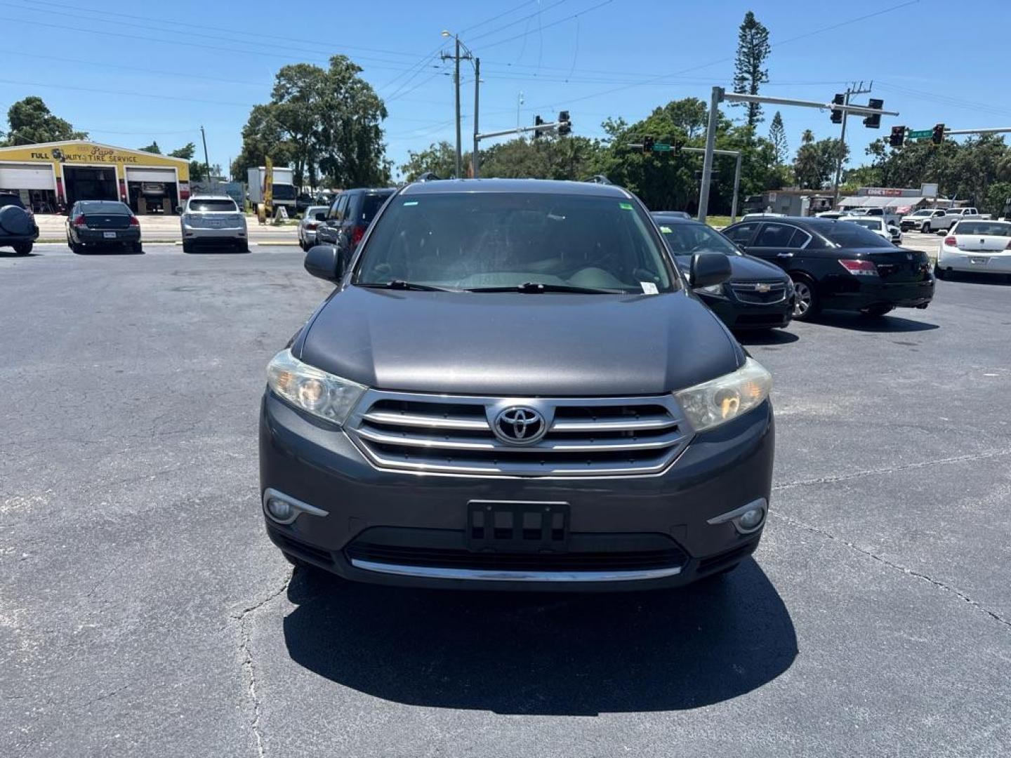2012 GRAY TOYOTA HIGHLANDER LIMITED (5TDZK3EH6CS) with an 3.5L engine, Automatic transmission, located at 2929 9th St. West, Bradenton, 34205, (941) 242-2810, 27.473591, -82.570679 - Thanks for inquring into DriveNation USA! All vehicles listed can be viewed at www.drivenationusa.com for vehicle history reports and additonal info. We cannot quote any terms such as down payments or monthly payments without an application. You can apply directly at www.drivenationusa.com or by con - Photo#2