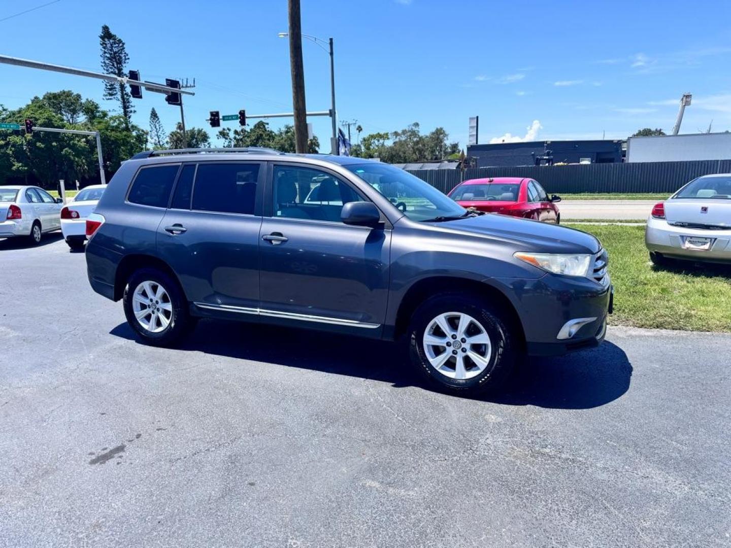 2012 GRAY TOYOTA HIGHLANDER LIMITED (5TDZK3EH6CS) with an 3.5L engine, Automatic transmission, located at 2929 9th St. West, Bradenton, 34205, (941) 242-2810, 27.473591, -82.570679 - Thanks for inquring into DriveNation USA! All vehicles listed can be viewed at www.drivenationusa.com for vehicle history reports and additonal info. We cannot quote any terms such as down payments or monthly payments without an application. You can apply directly at www.drivenationusa.com or by con - Photo#14